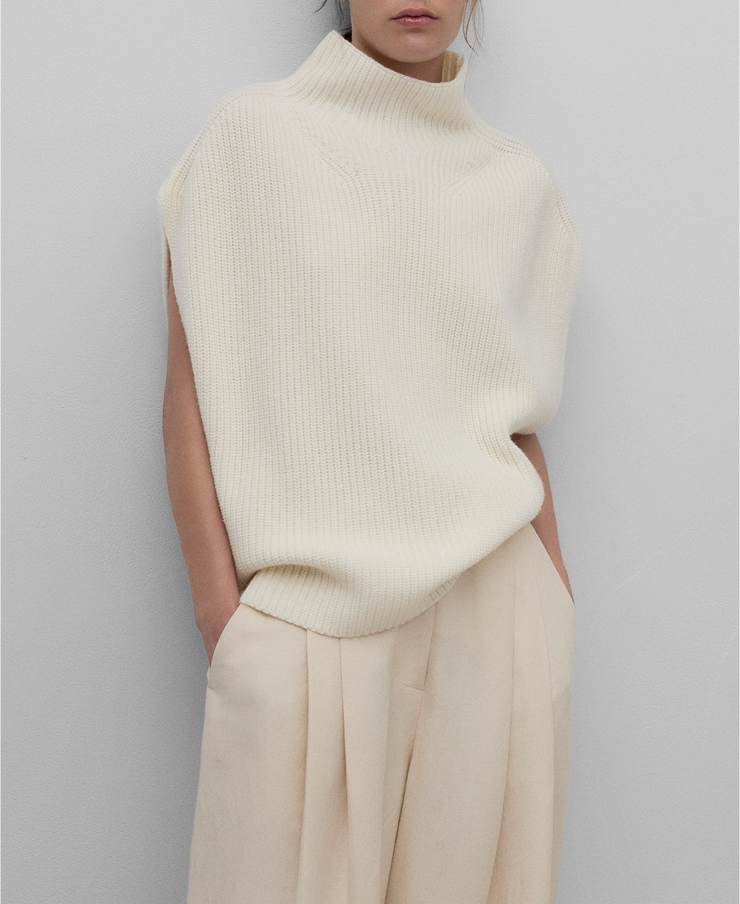 Turtleneck knit vest woman image number 0