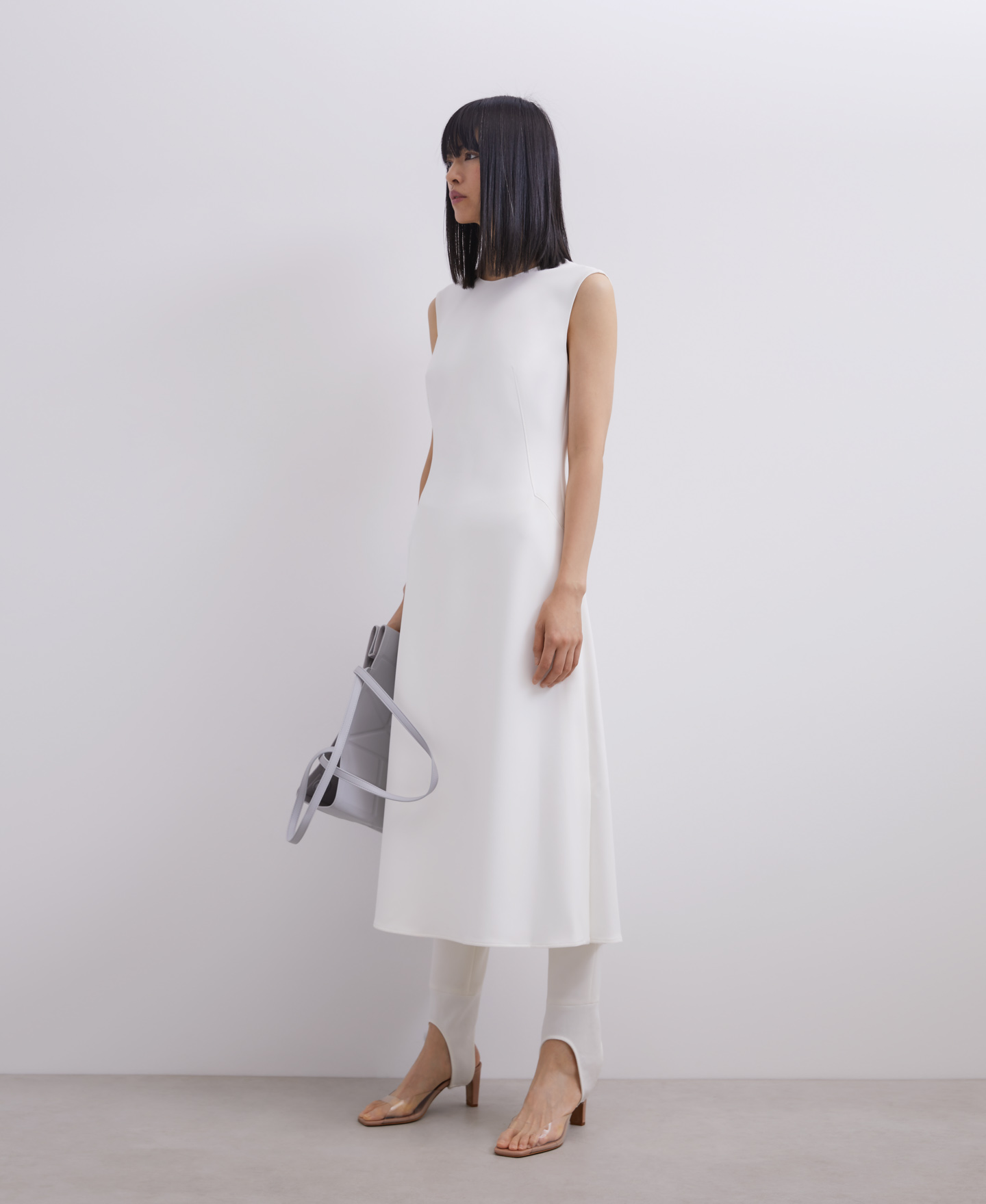 Vestido midi con espalda al aire image number 0