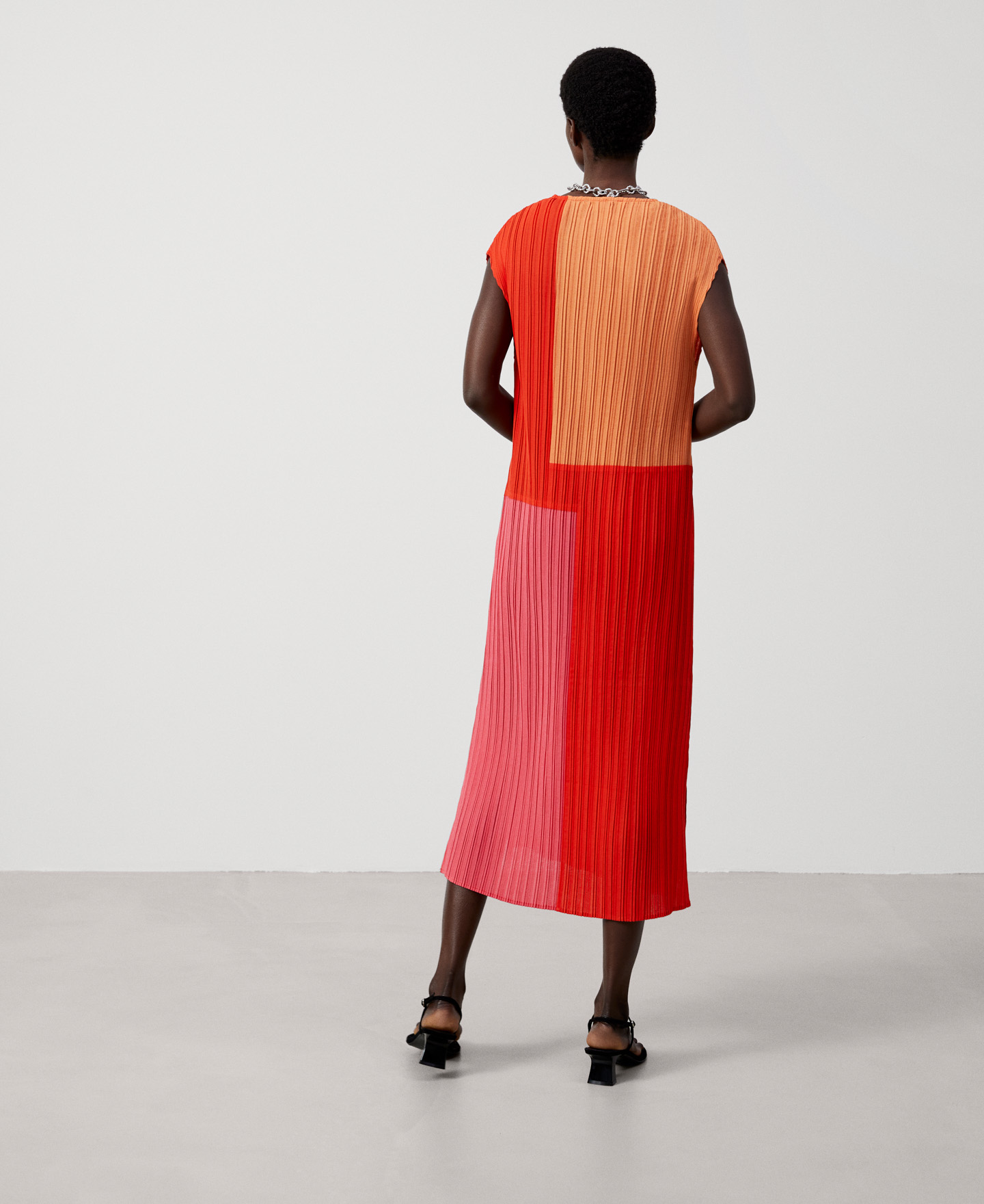 Tricolor straight dress in crinkle image number 2