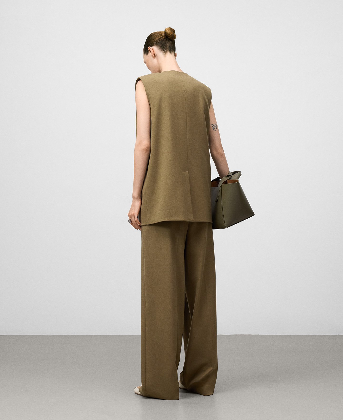 Cross-front vest woman image number 2