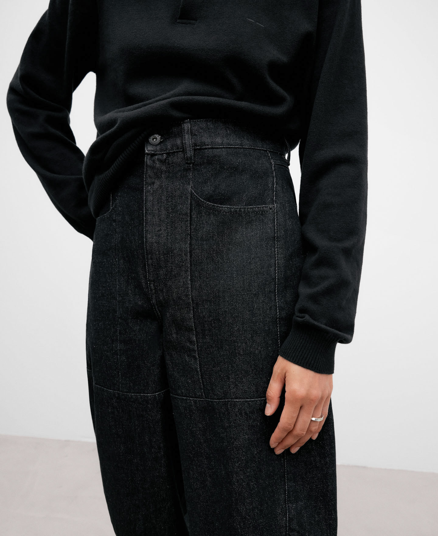 Dark grey organic cotton banana jeans image number 3