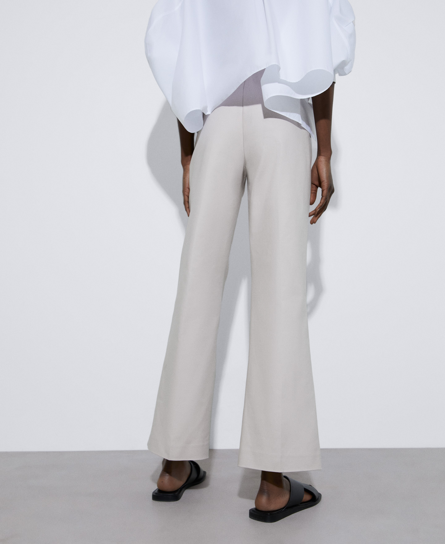 Tight-fitting cotton trousers image number 2