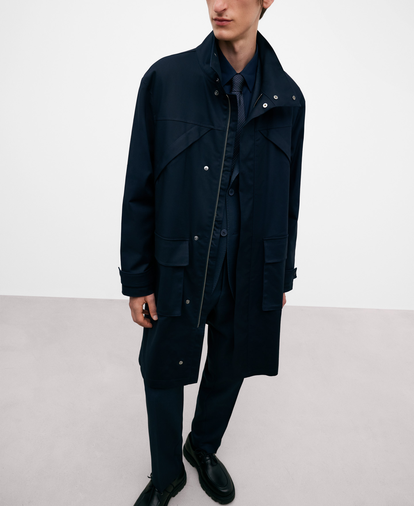 Parka larga con cuello mao azul image number 0
