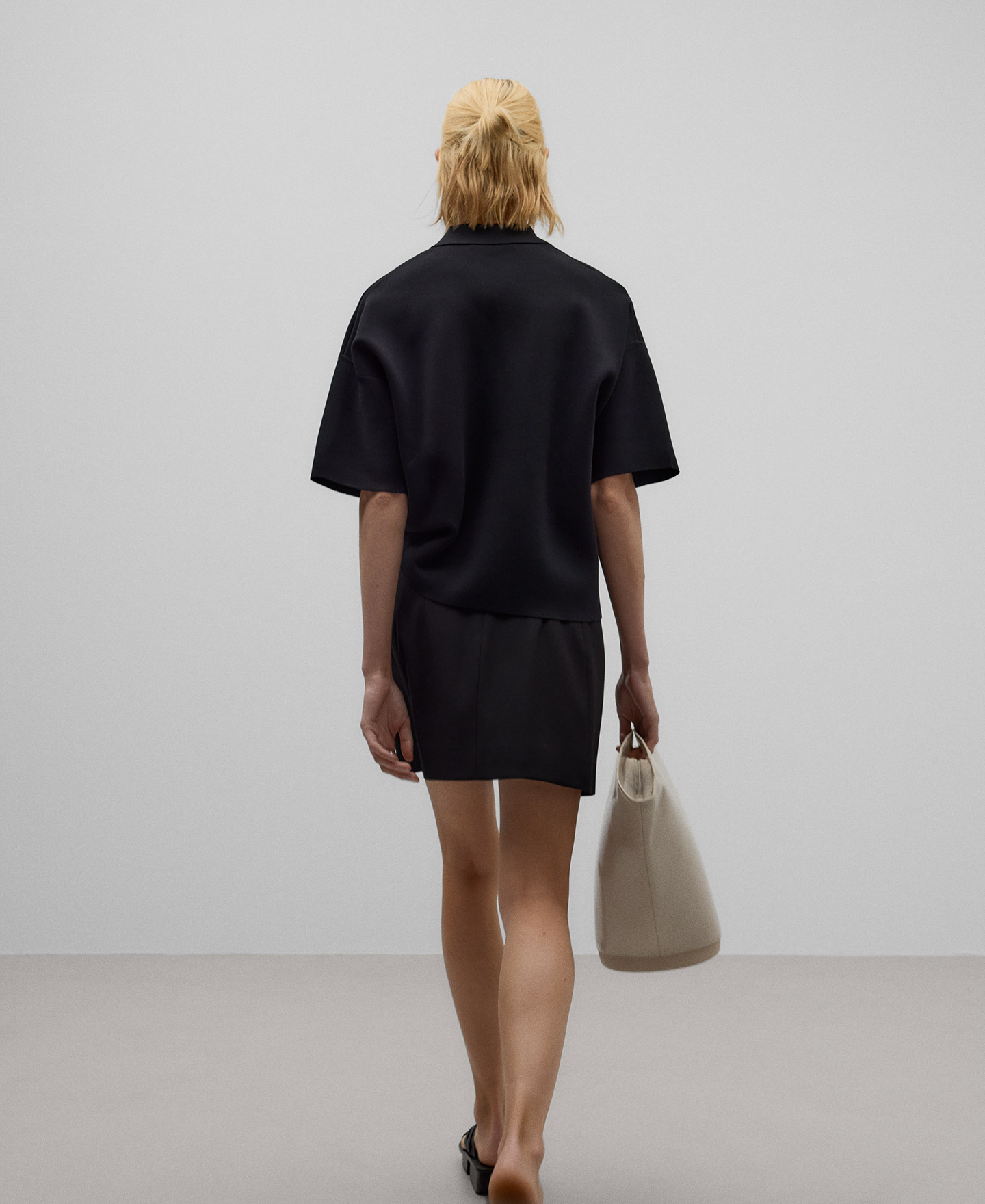 Black ruched miniskirt woman image number 2