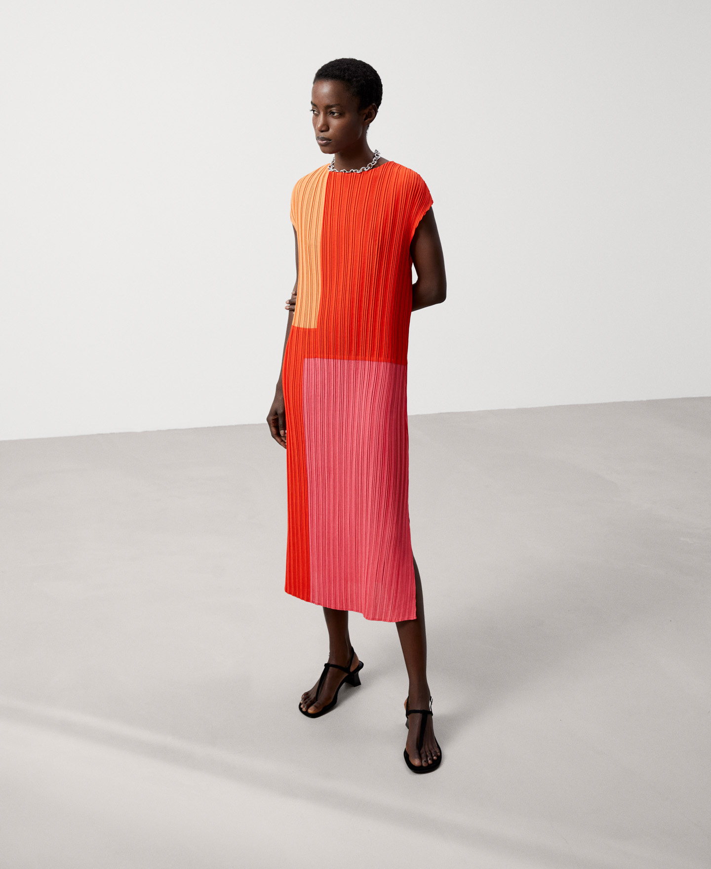 Tricolor straight dress in crinkle image number 1