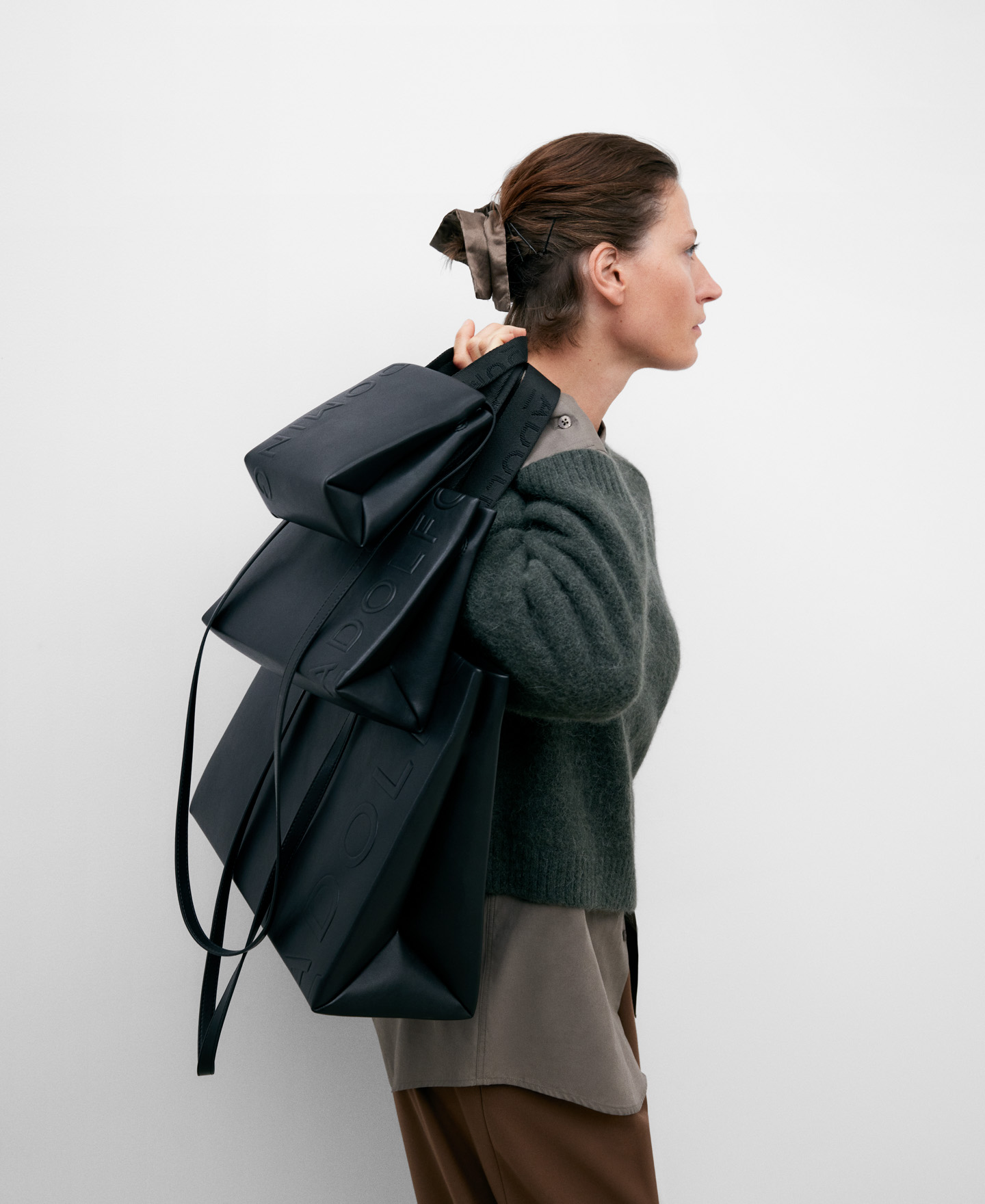 Medium black shopper bag for women image number 5