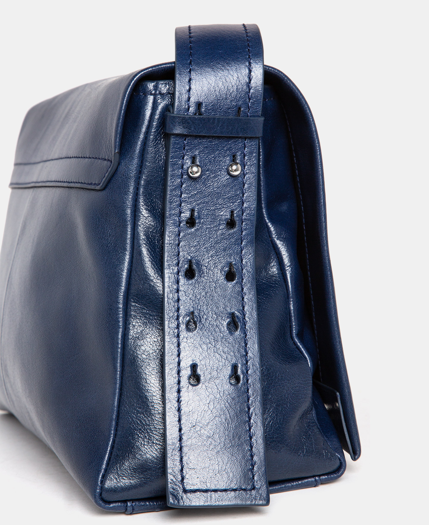 Crackled leather shoulder bag image number 2