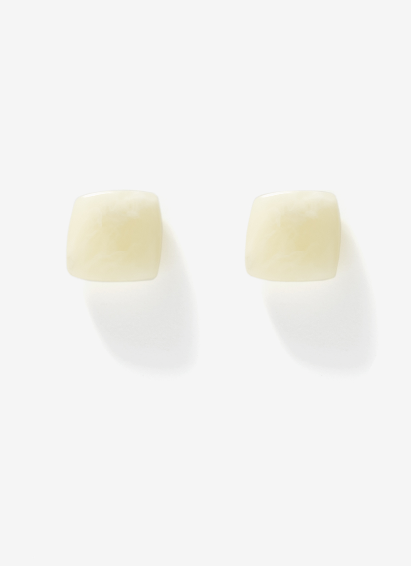 Resin quadrangular earrings image number 0