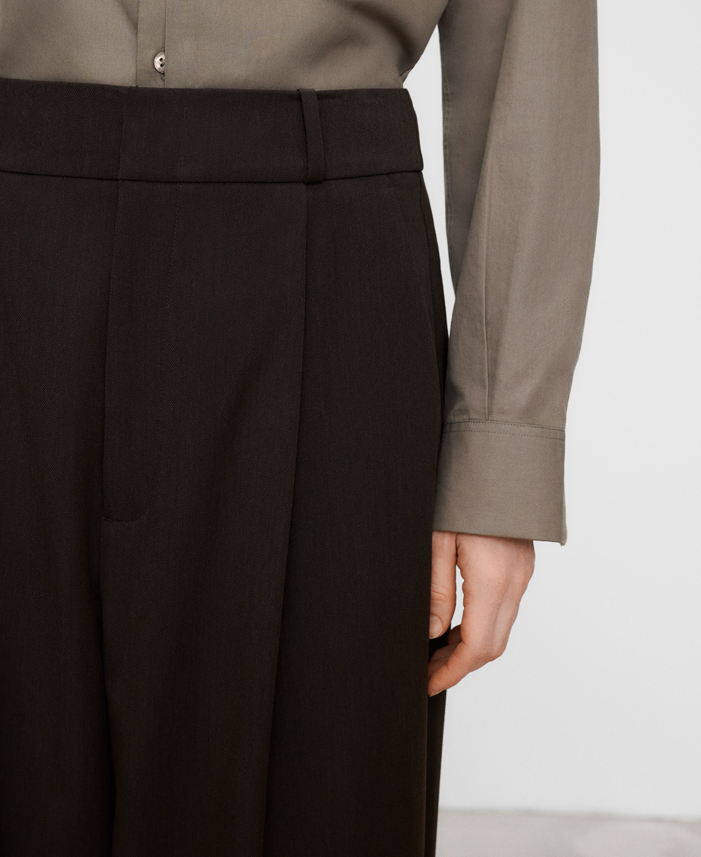 Straigh pleated trousers image number 3