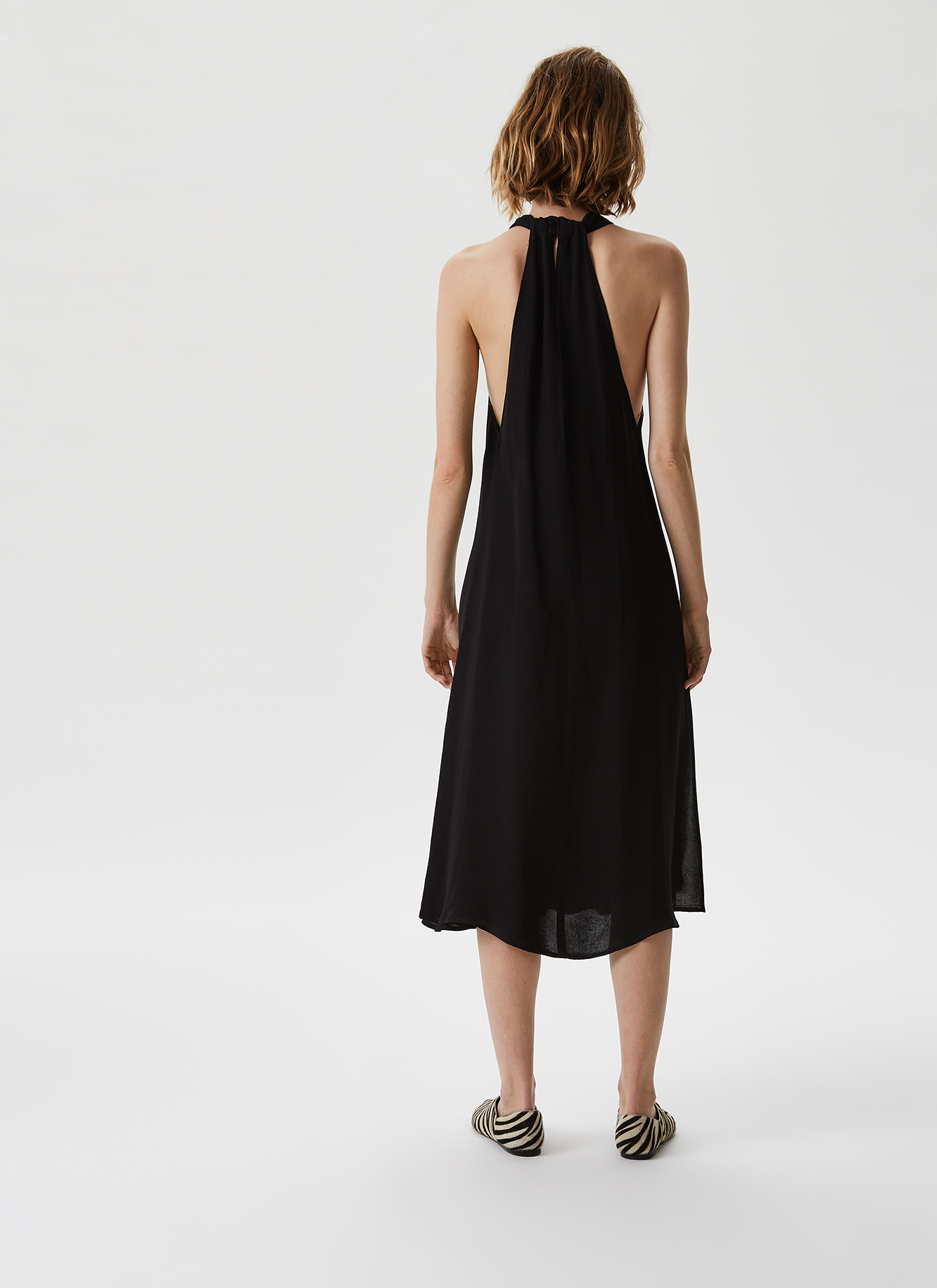 Fluid dress with halter neckline image number 1