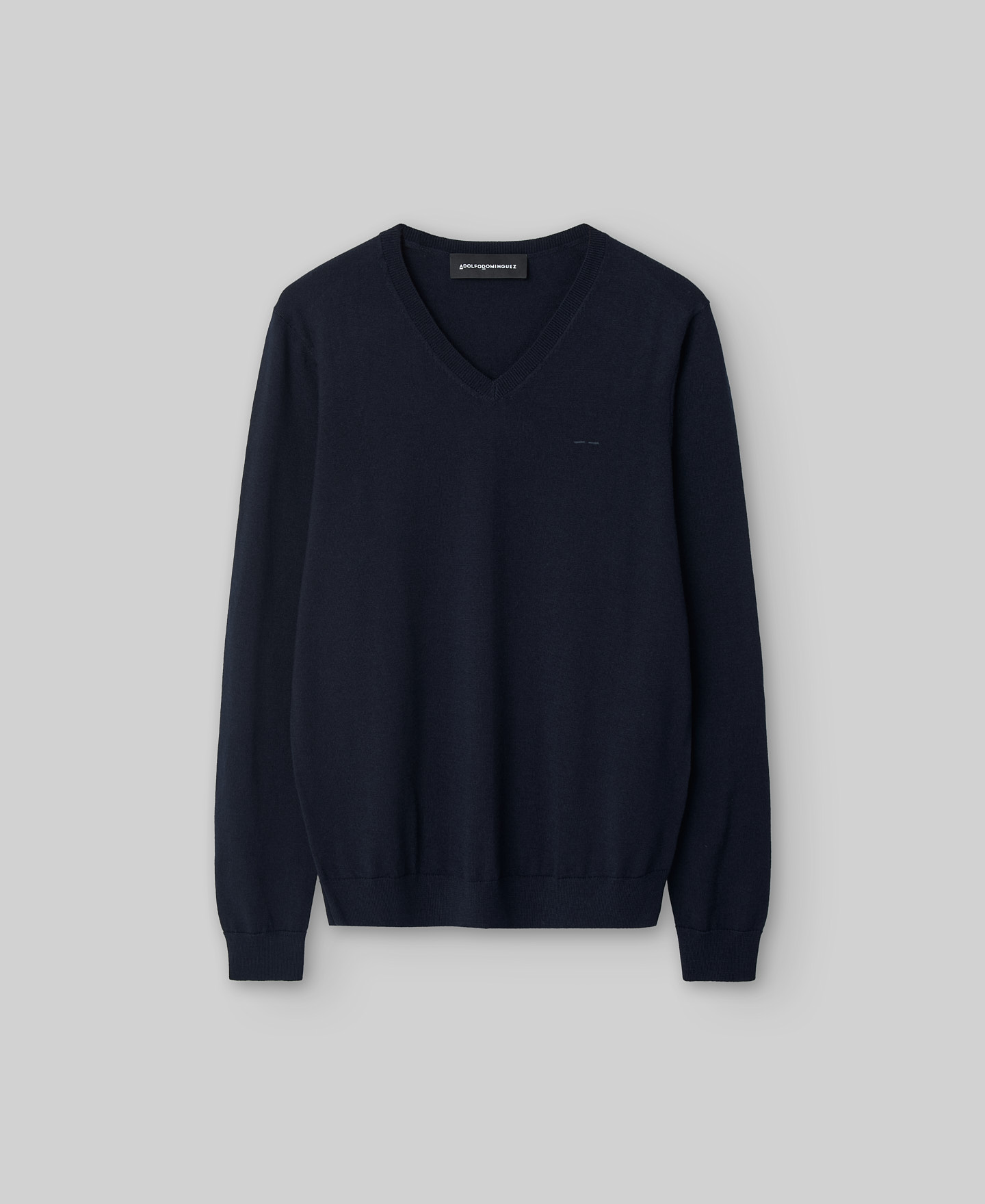 Jersey cuello pico lana merino hombre image number 4