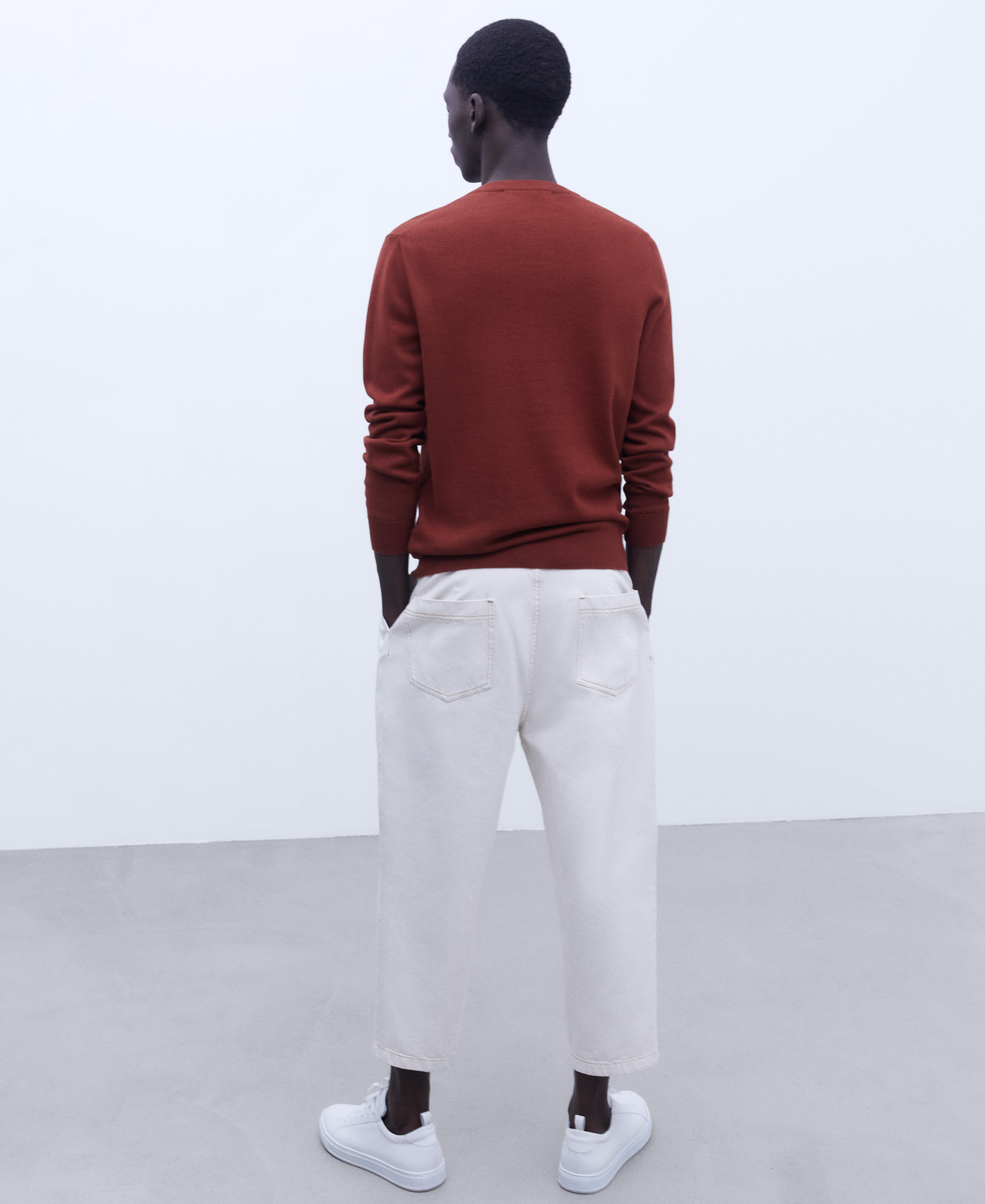 Organic cotton V-neck sweater image number 2