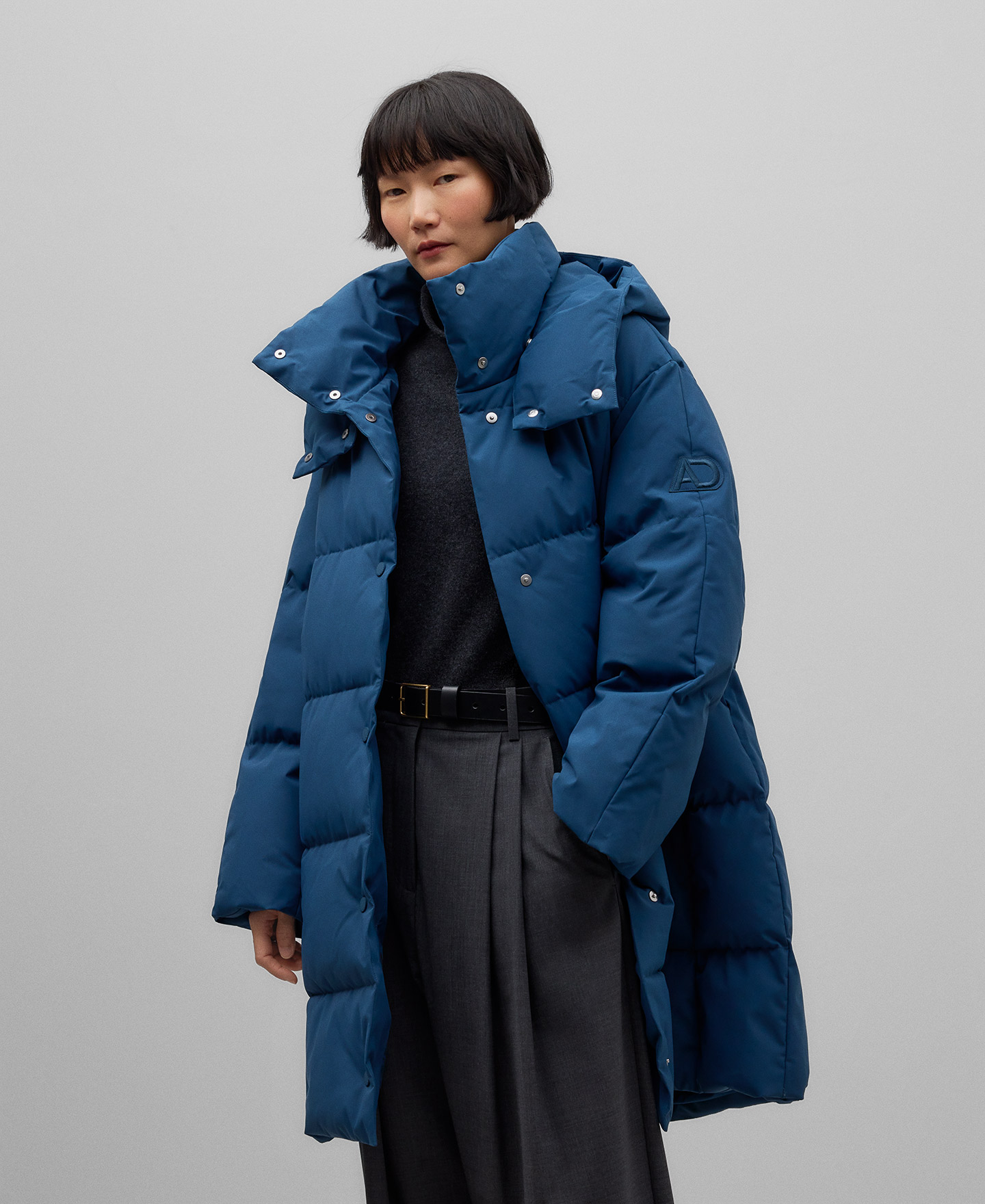 Long quilted jacket with hood woman