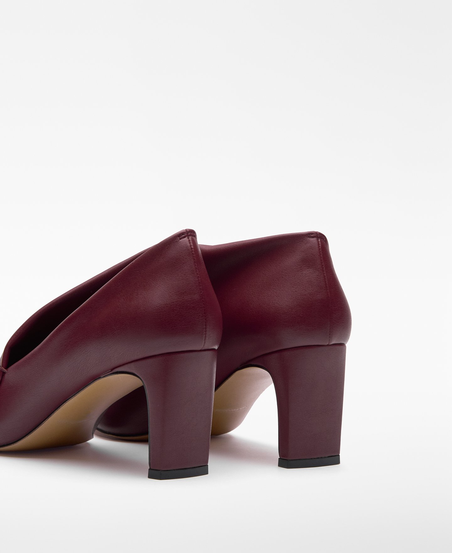 Sapatos de salto alto para mulher image number 2