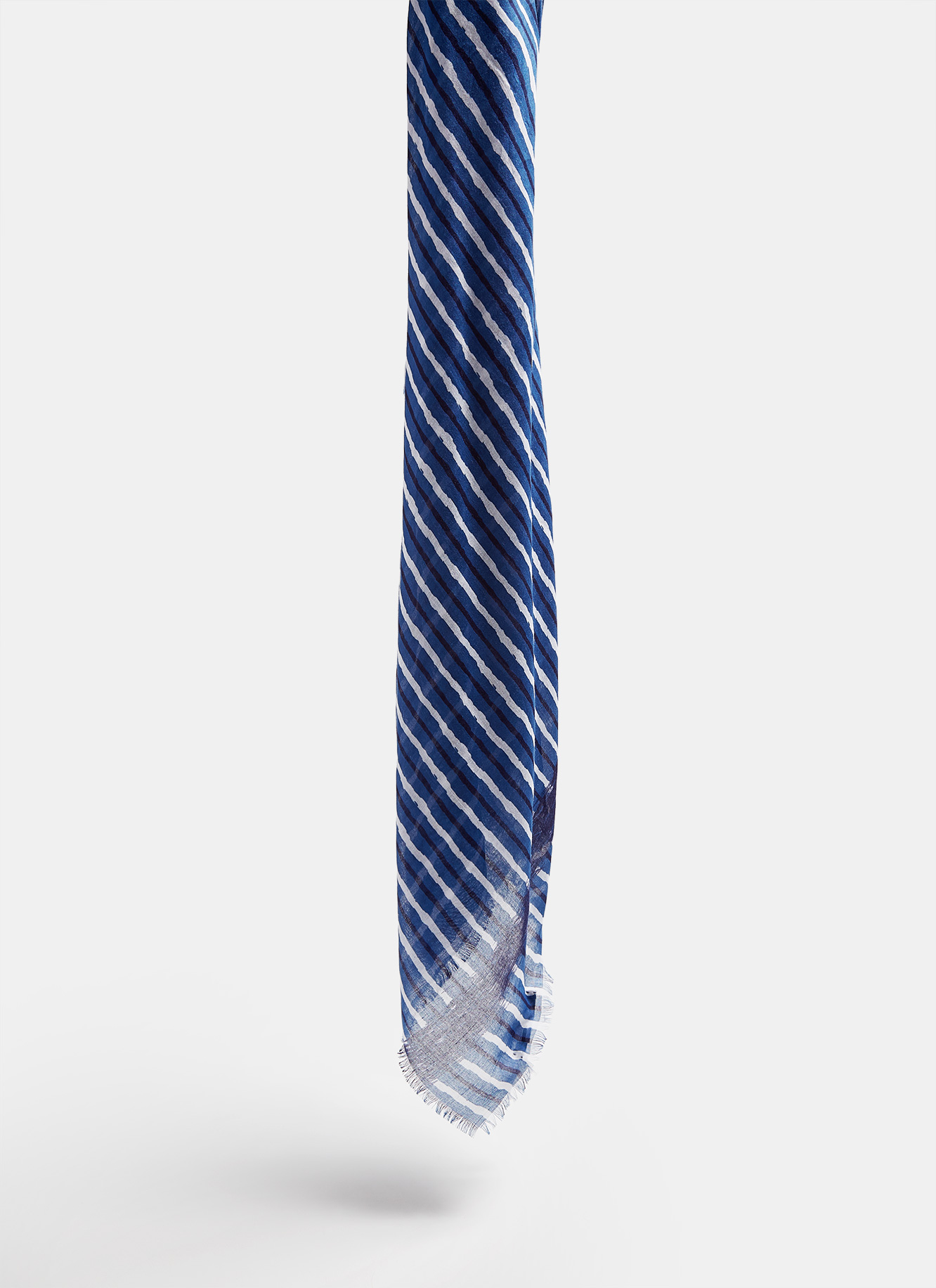Foulard estampado con rayas irregulares image number 1