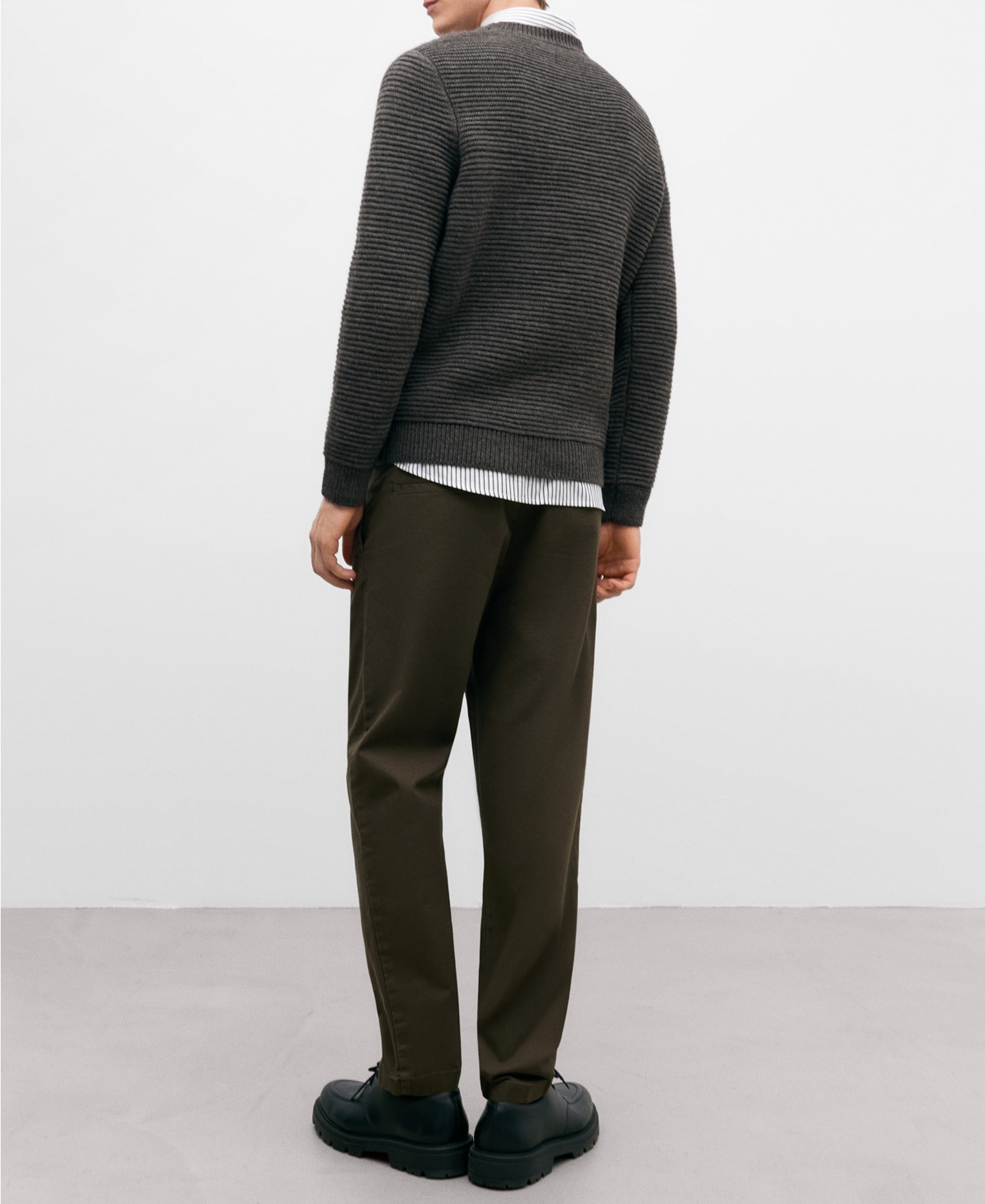 Baggy chino trousers with pleats image number 2