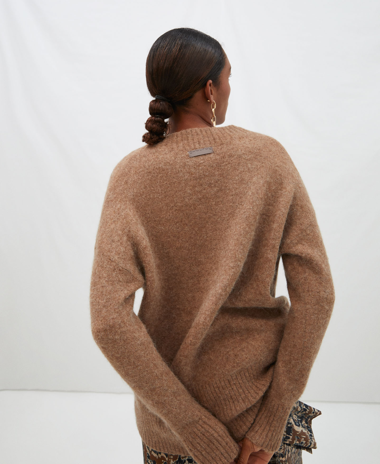 Alpaca V-neckline sweater image number 2
