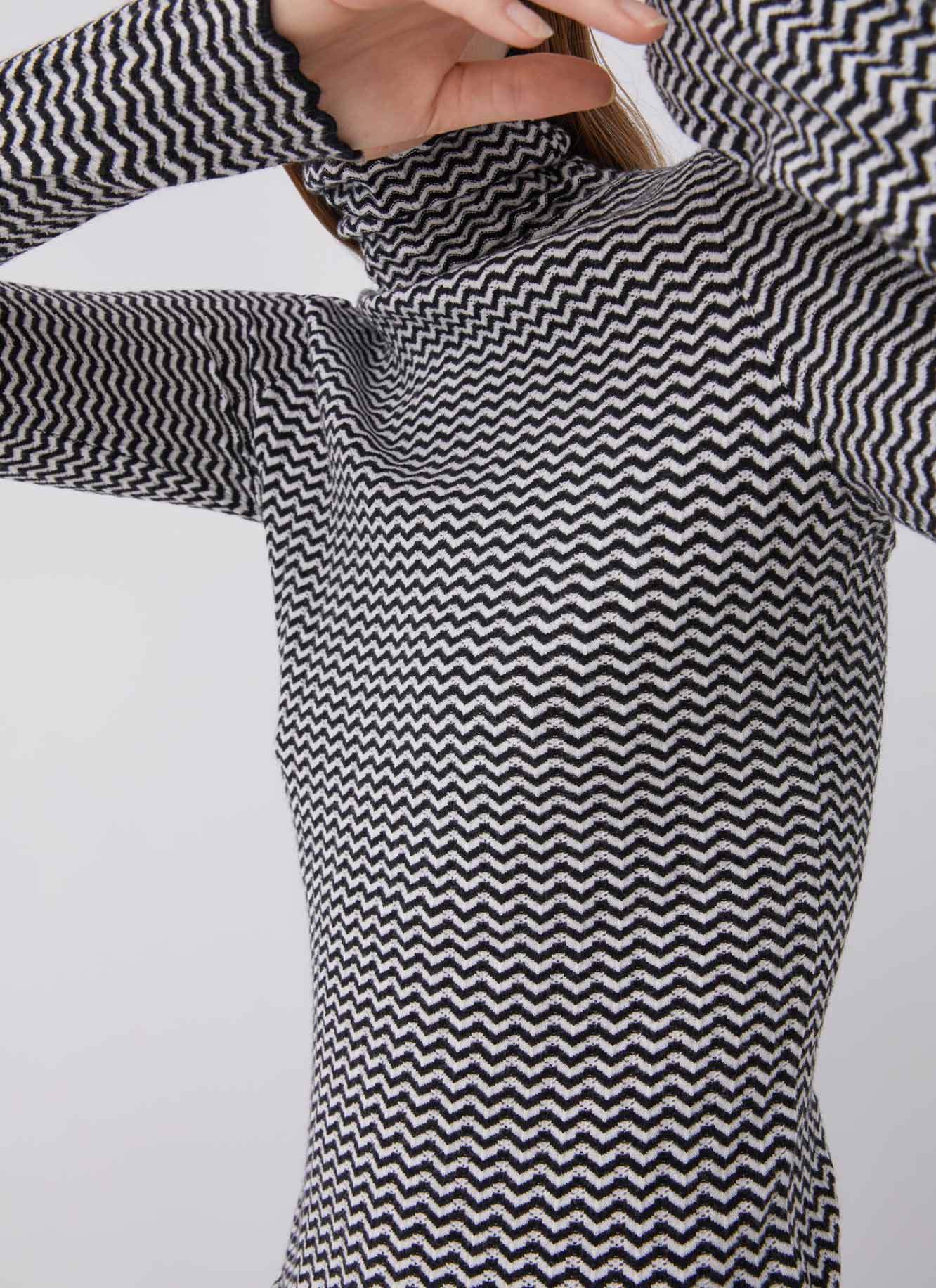 Viscose herringbone print sweater image number 2