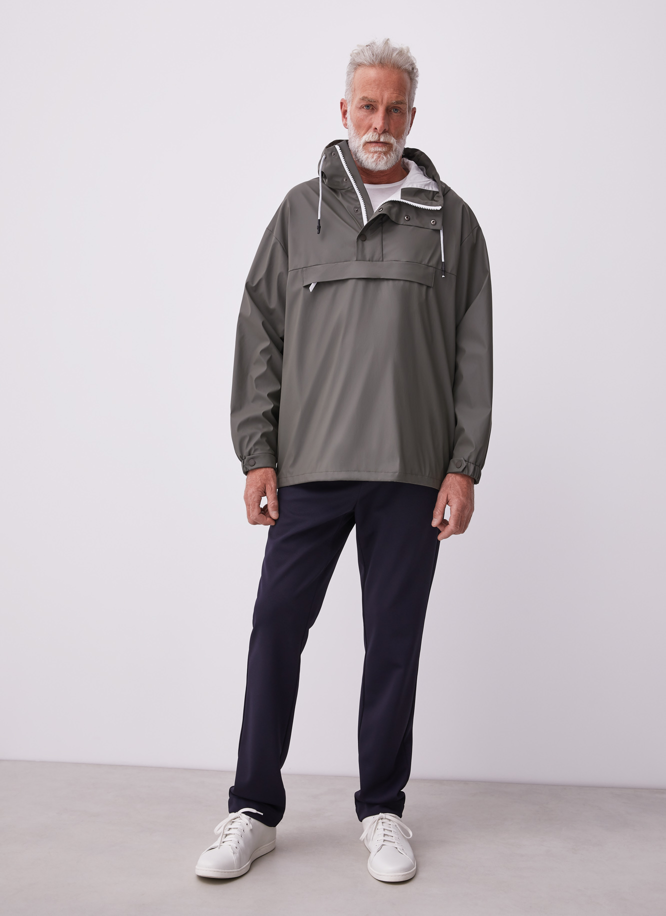 Gummed pullover with hood and pocket image number 5