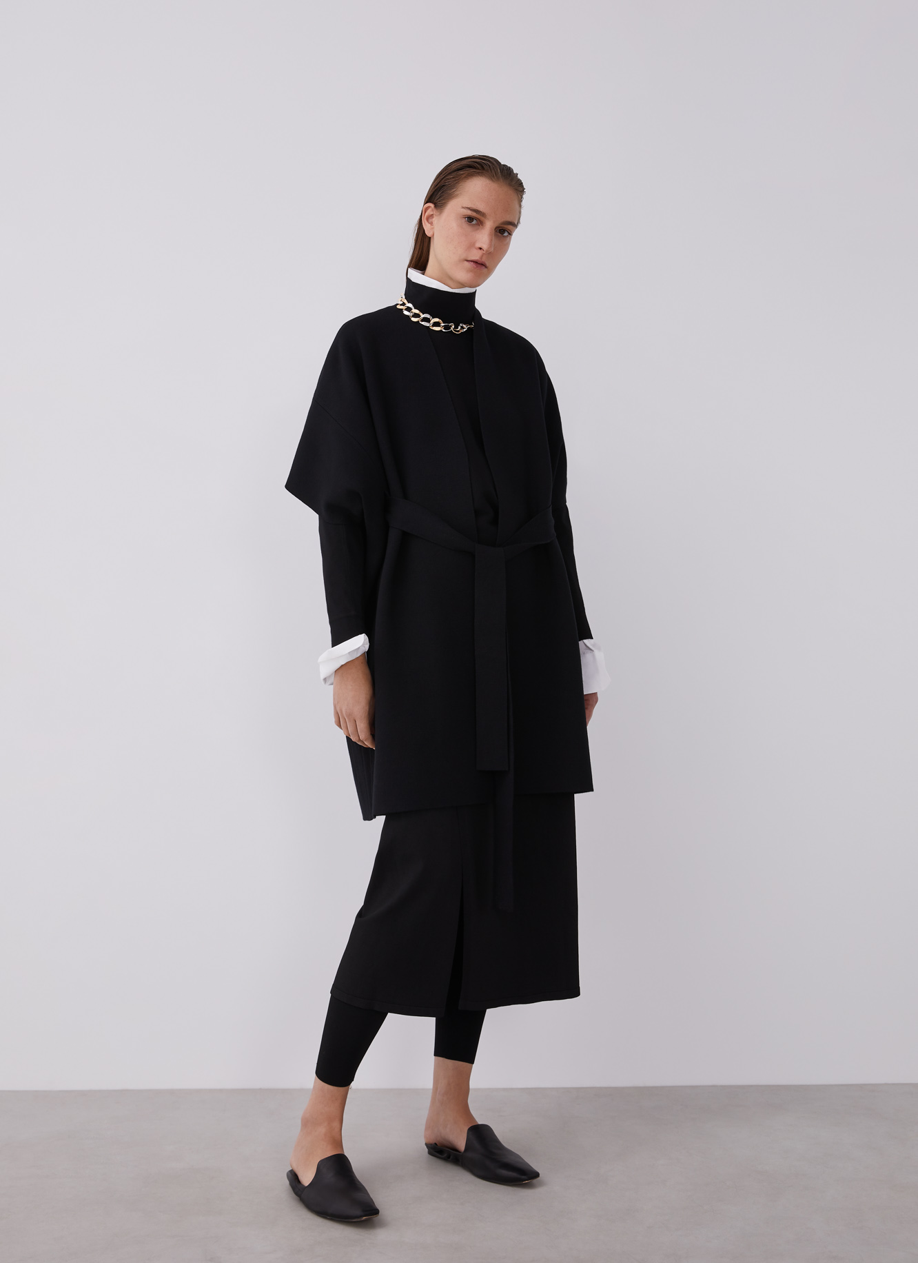 Cerrojillo knit cape image number 5