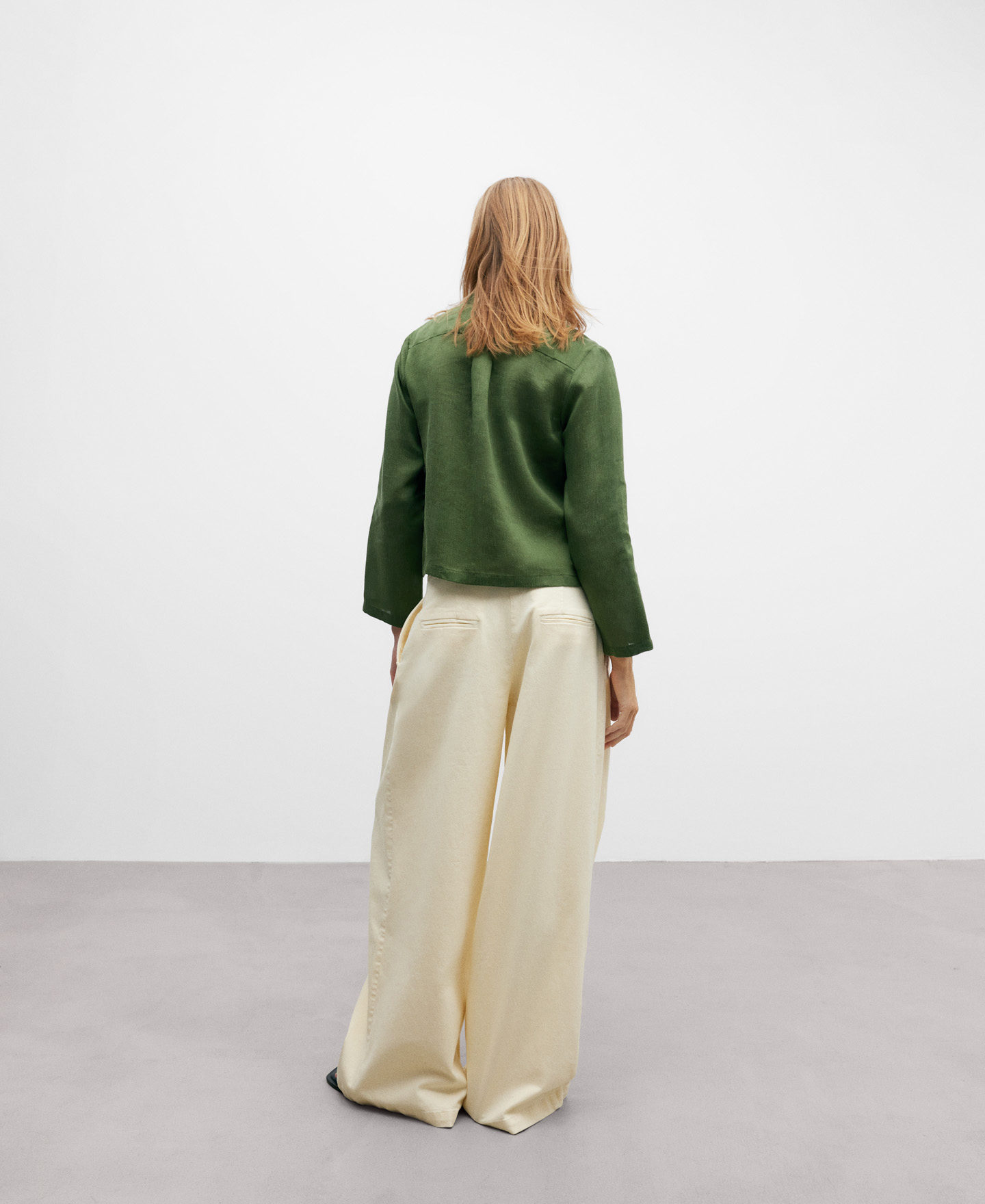 Blusa escote pico image number 2