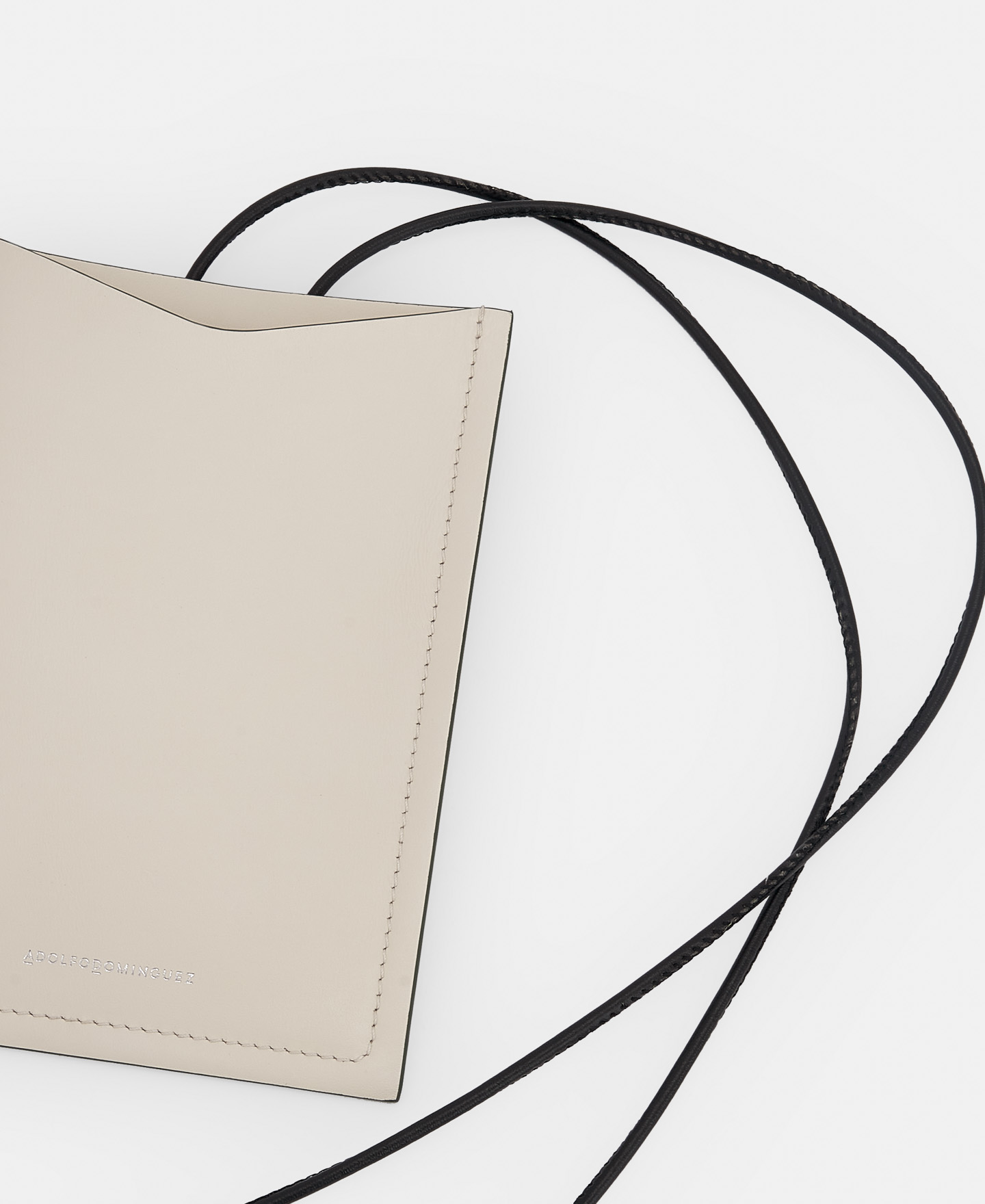Mobile phone holder in leather image number 2