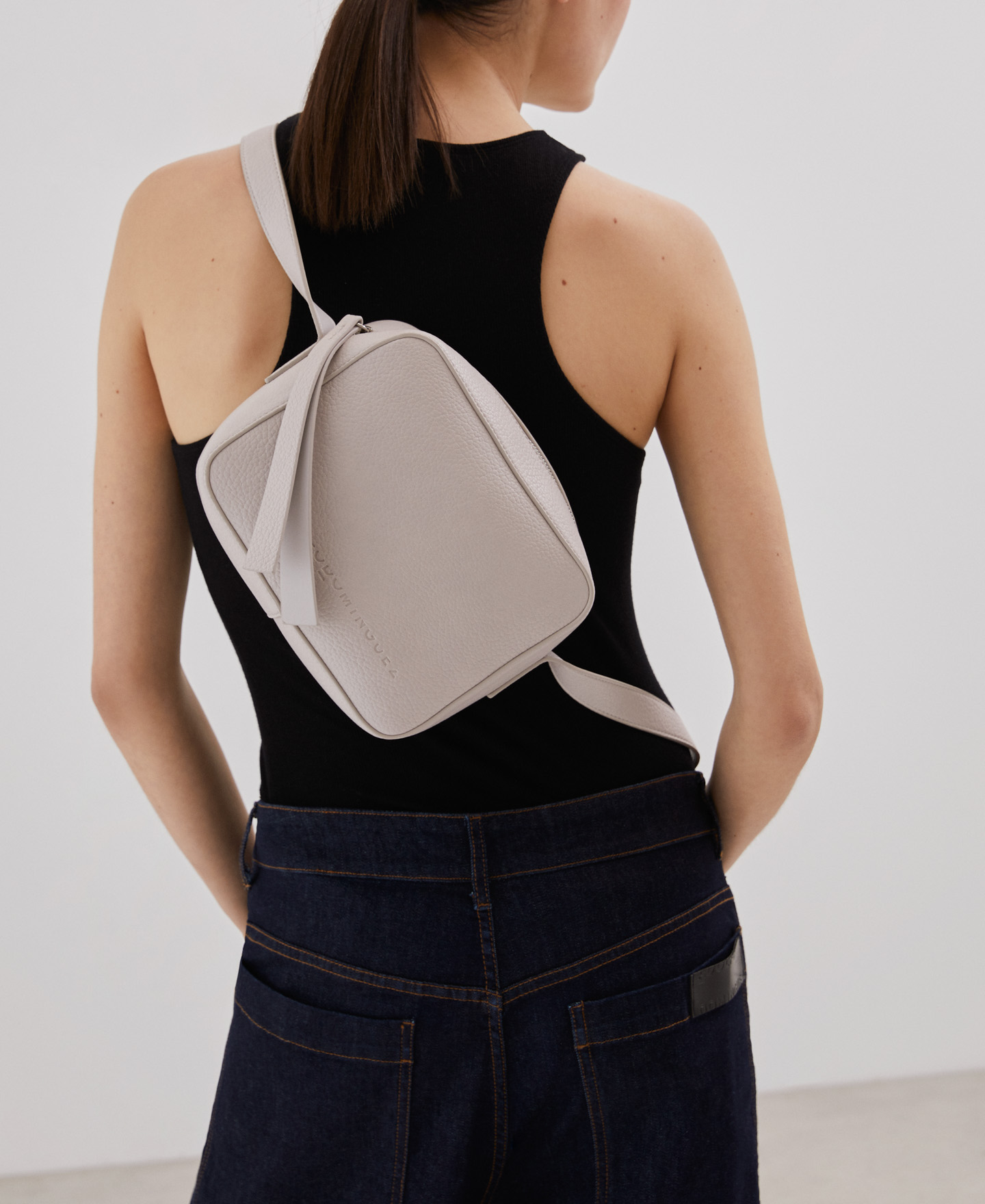 Square granulated shoulder strap image number 3