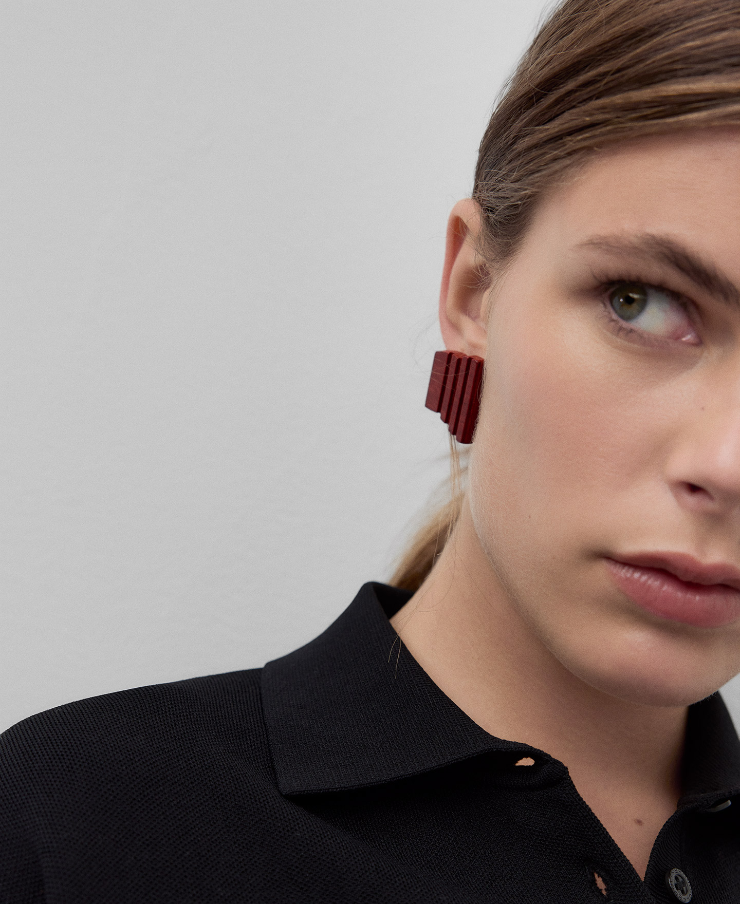 Boucles d'oreilles brique en bois pour femme image number 3