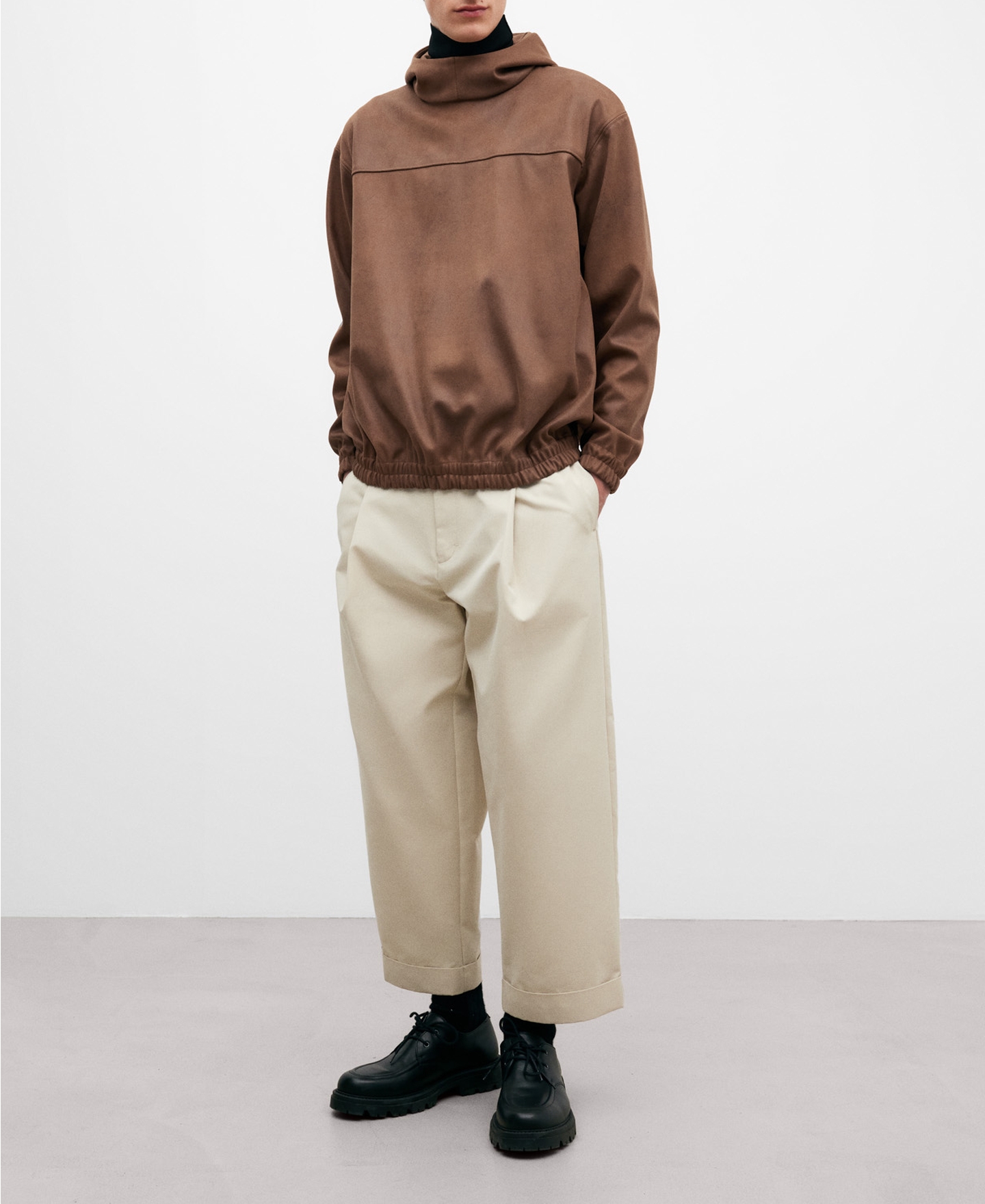 Sudadera marrón con capucha image number 1