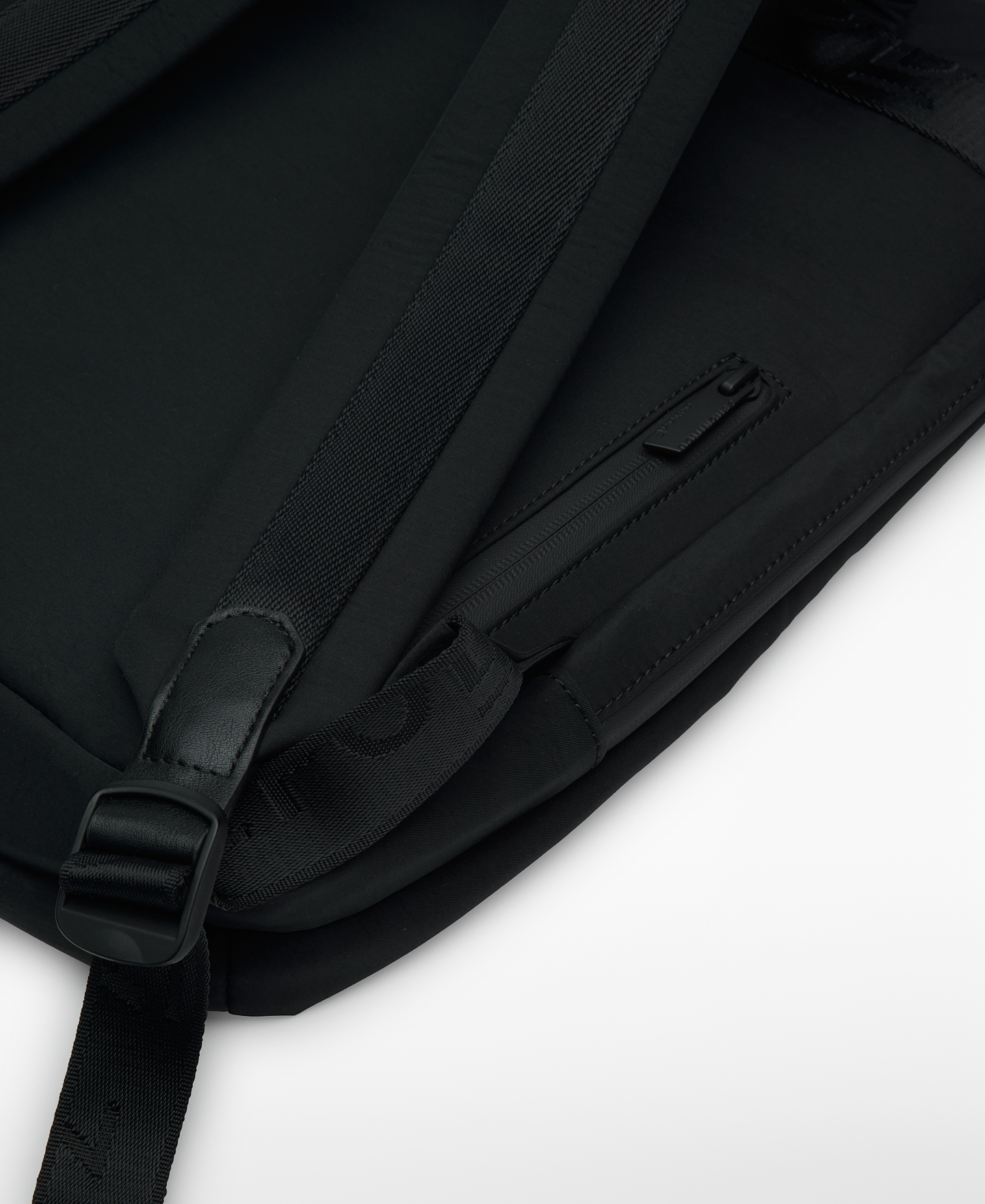 Sac &agrave; dos compact &agrave; rabat homme. image number 2