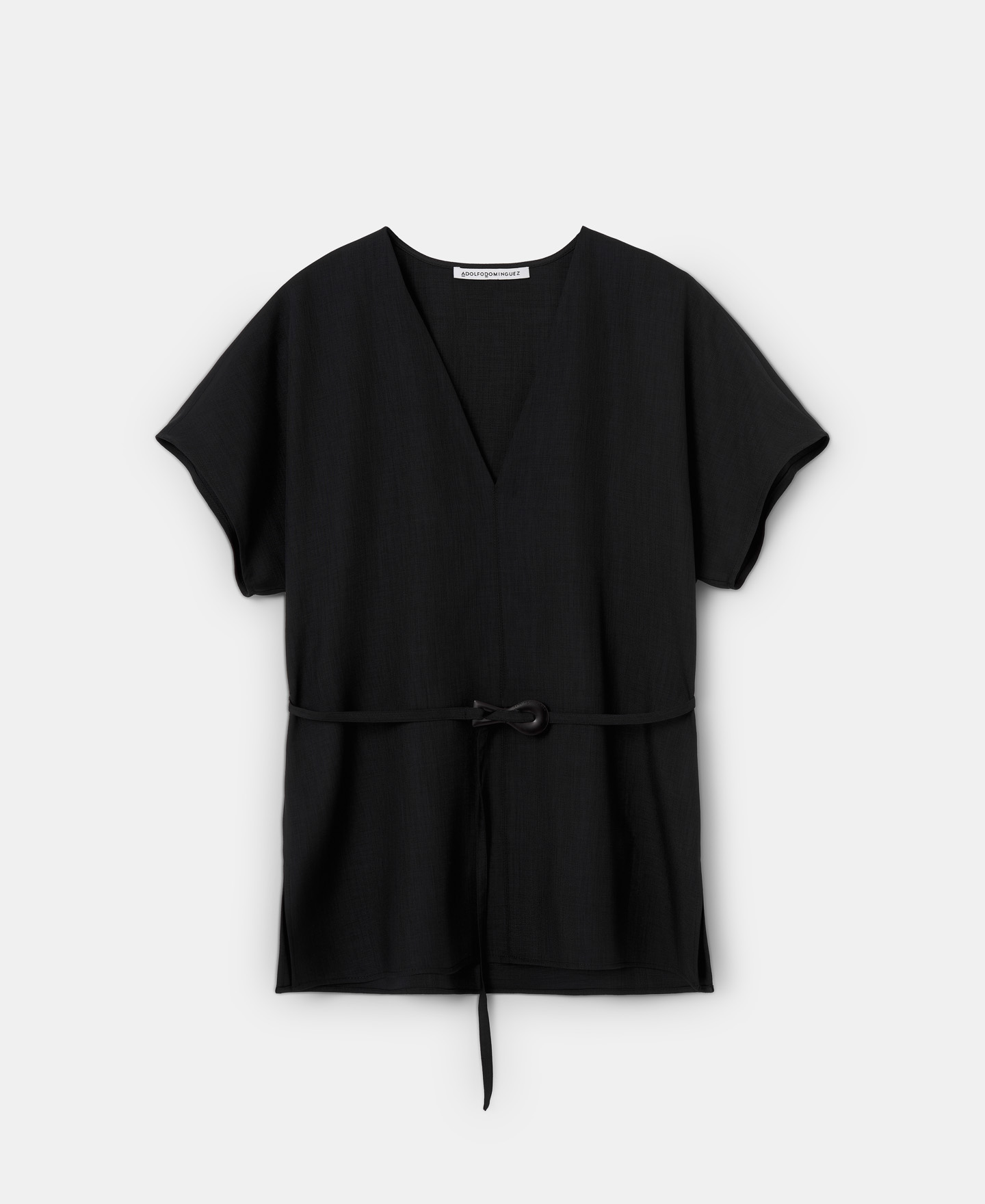 V neckline top with belt image number 4