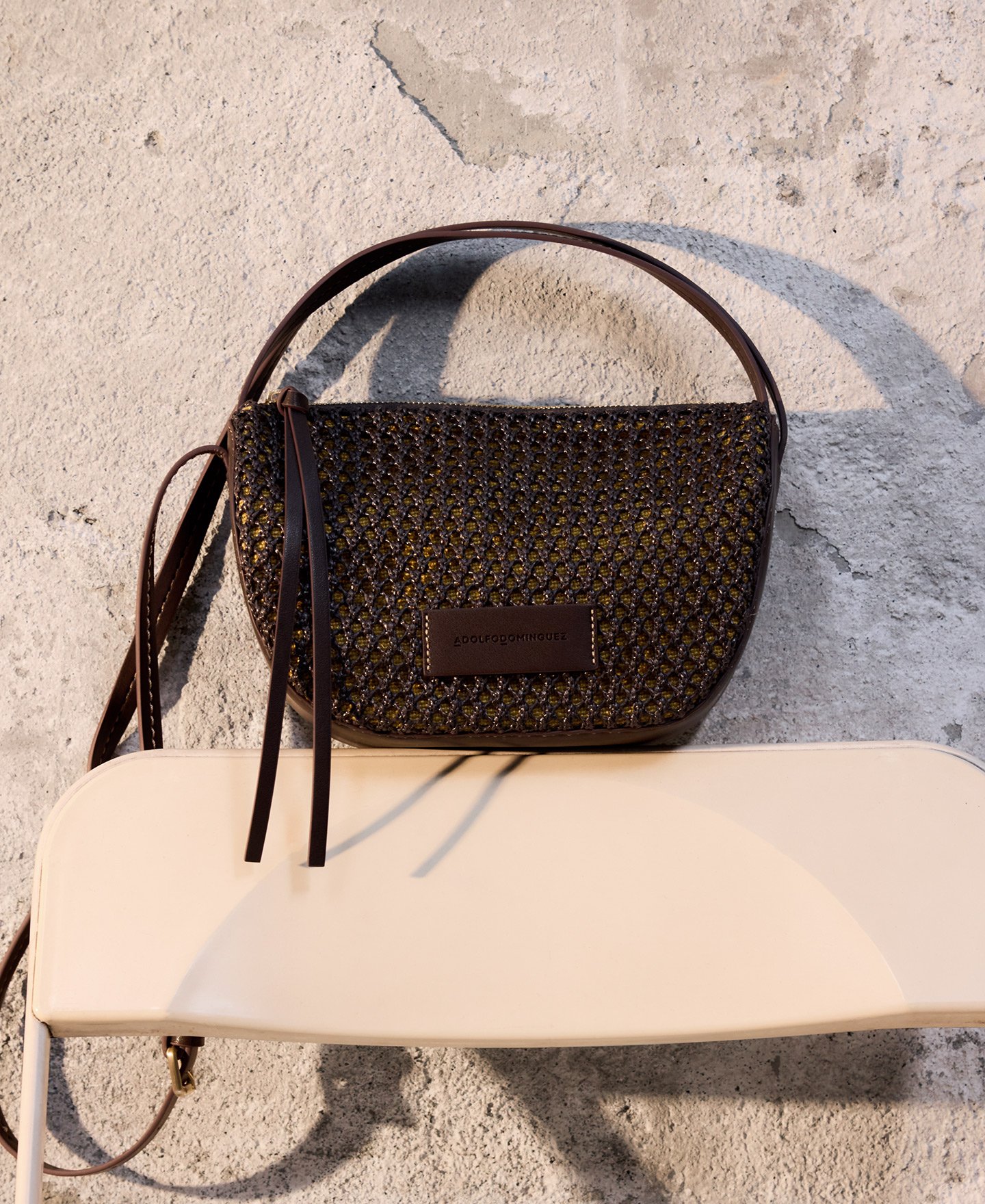 Raffia-textured mini bowling bag woman image number 5