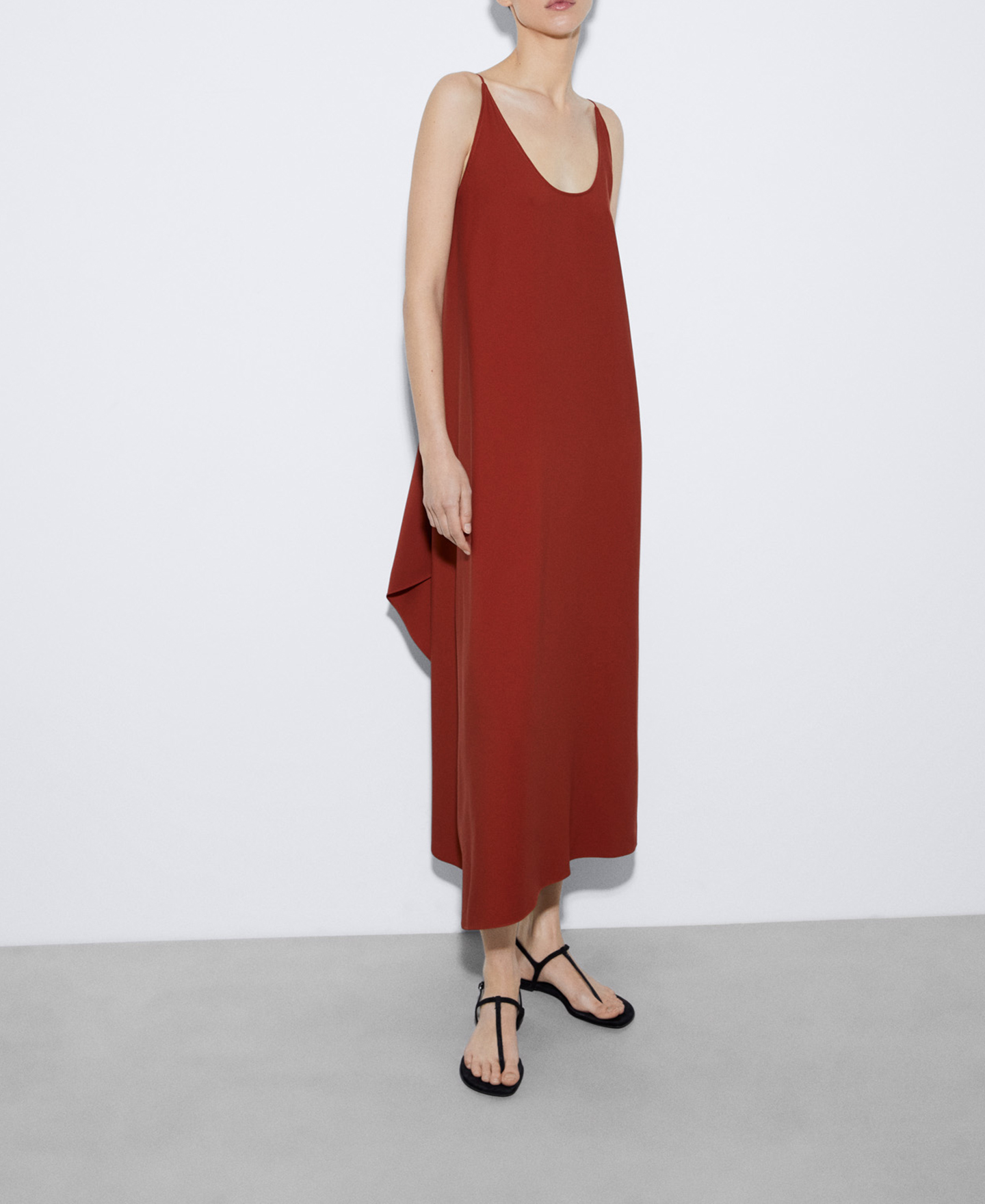 Long dress with flowing drape image number 0
