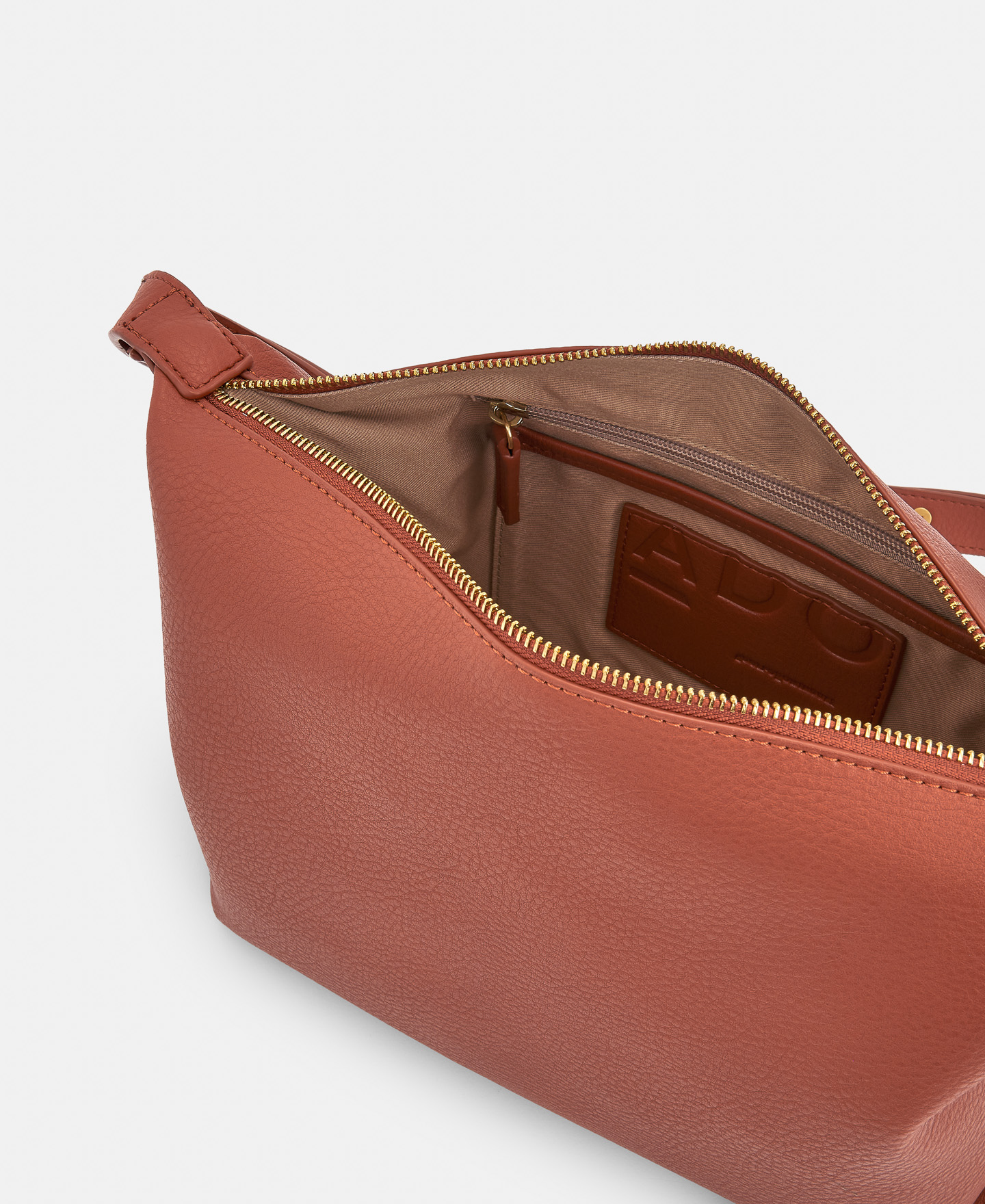Hobo textured grain zip closure image number 2
