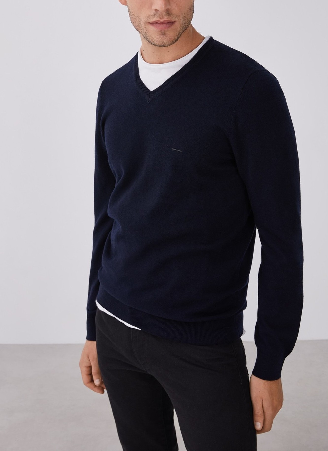Merino wool sweater with v-neckline image number 0