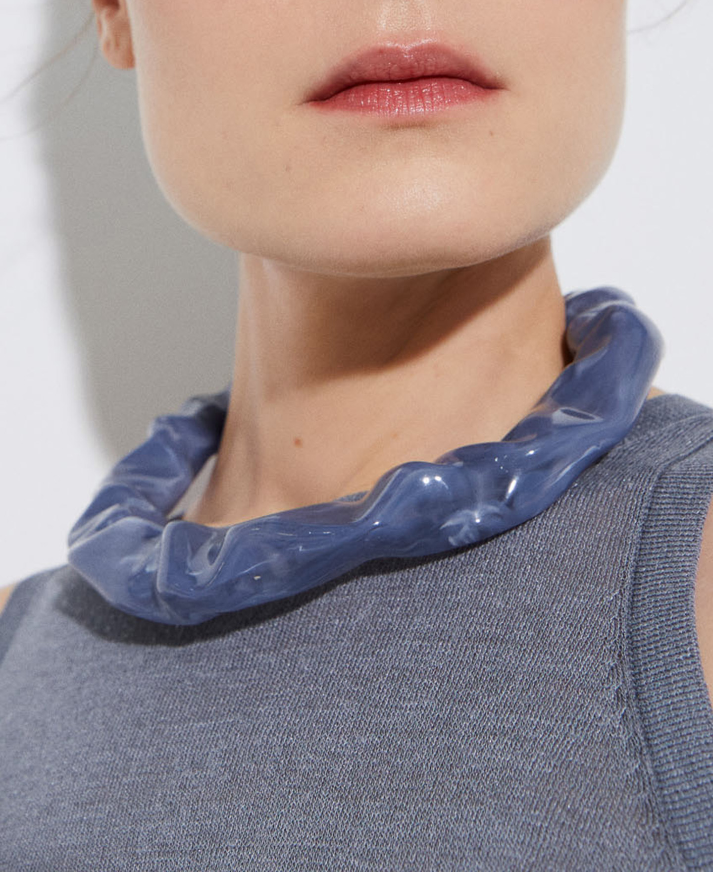 Resin volumetric necklace image number 3