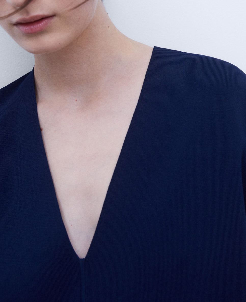 Knitted V-neckline waistcoat image number 3