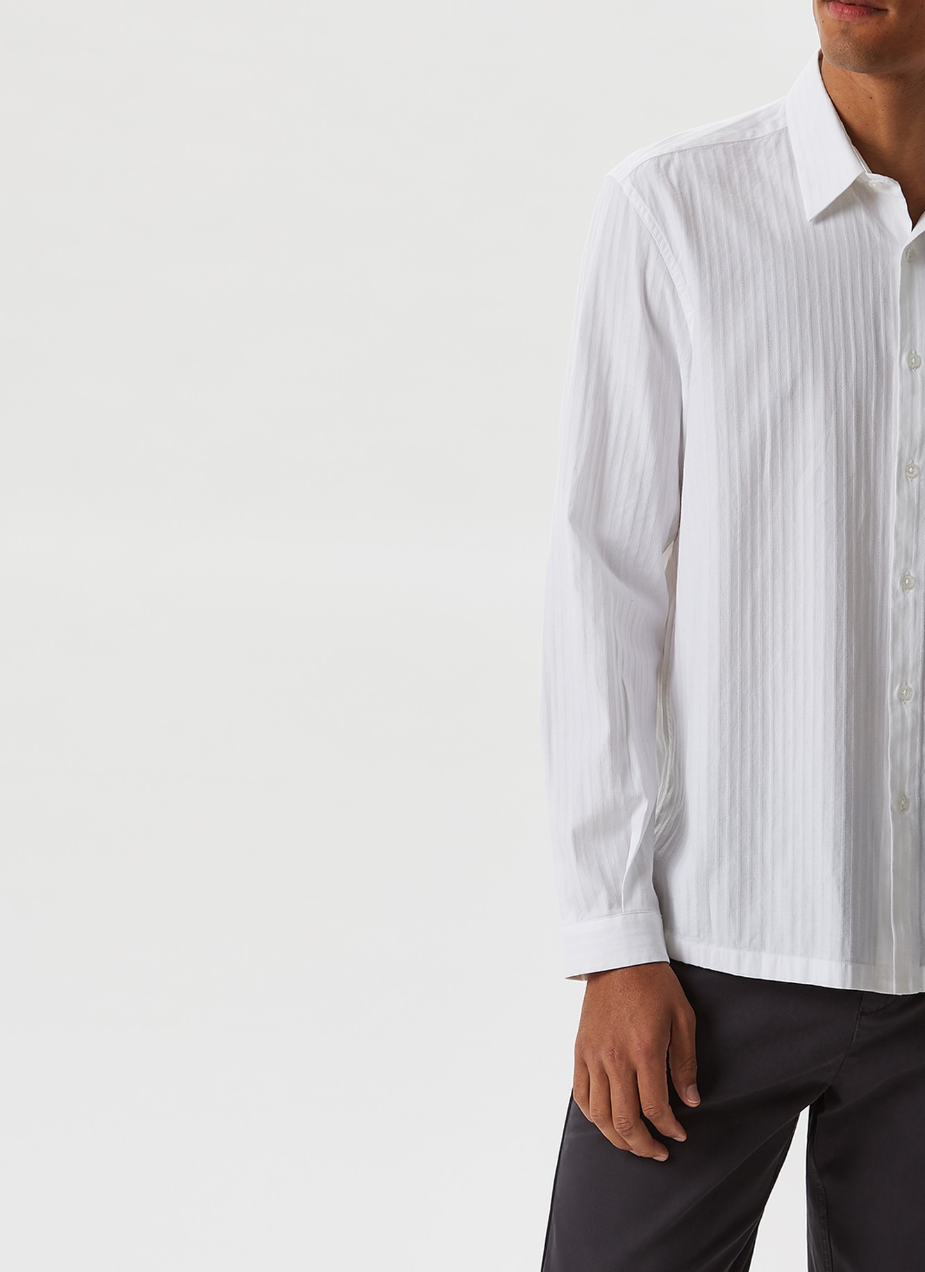 Camisa blanca de algodón y raya jacquard image number 0