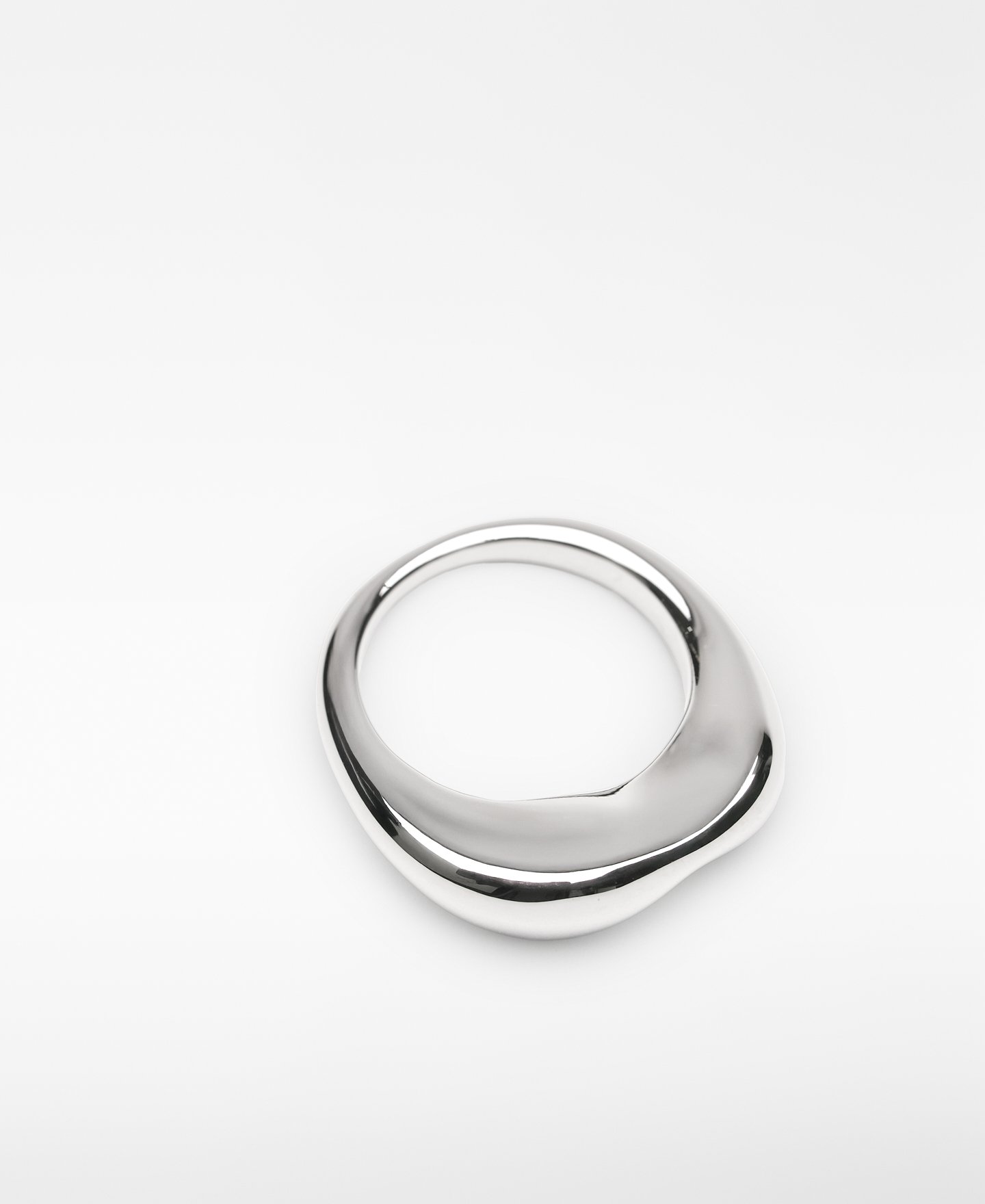 Irregular metal ring woman image number 2