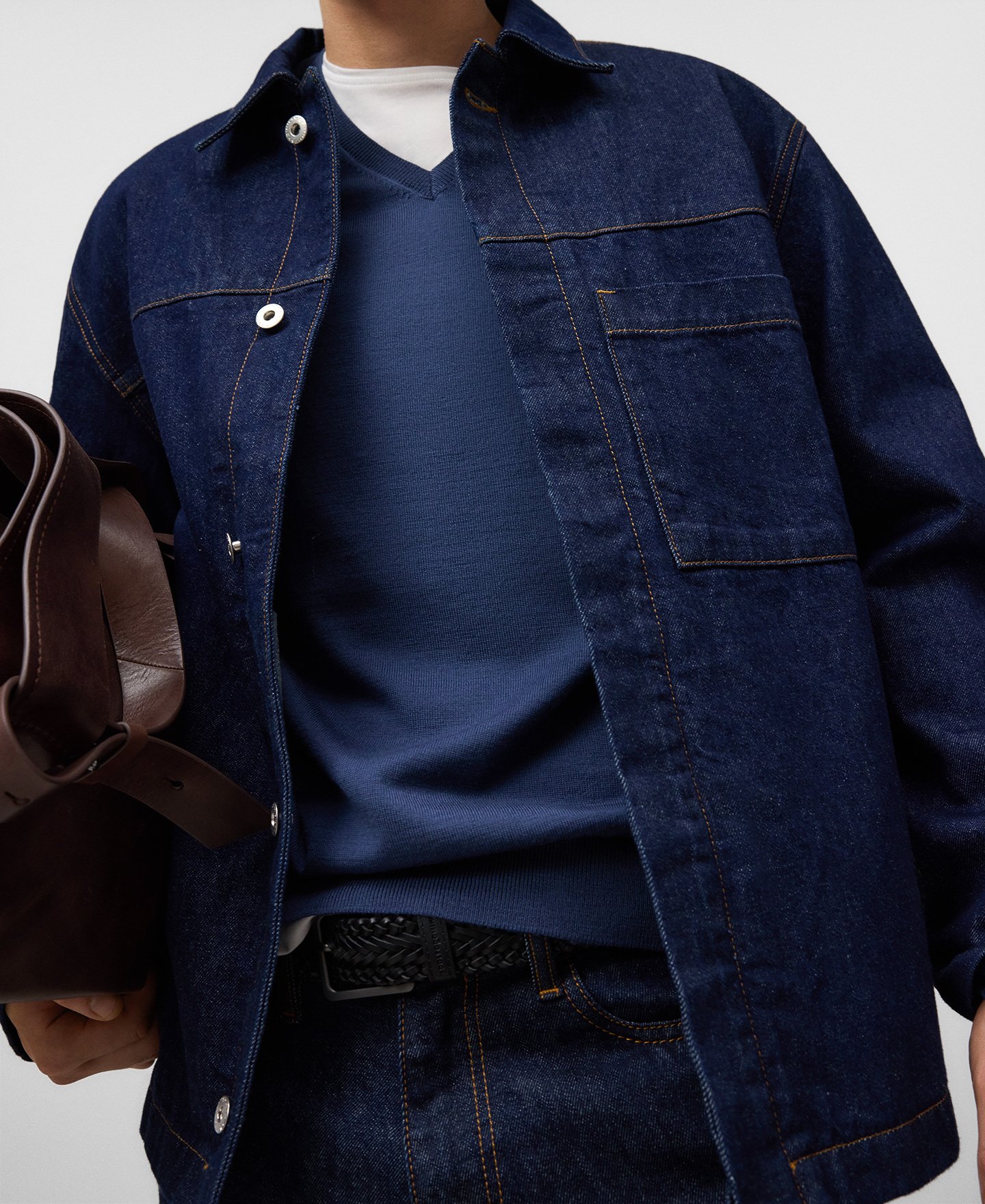 Merino wool V-neck sweater man image number 3