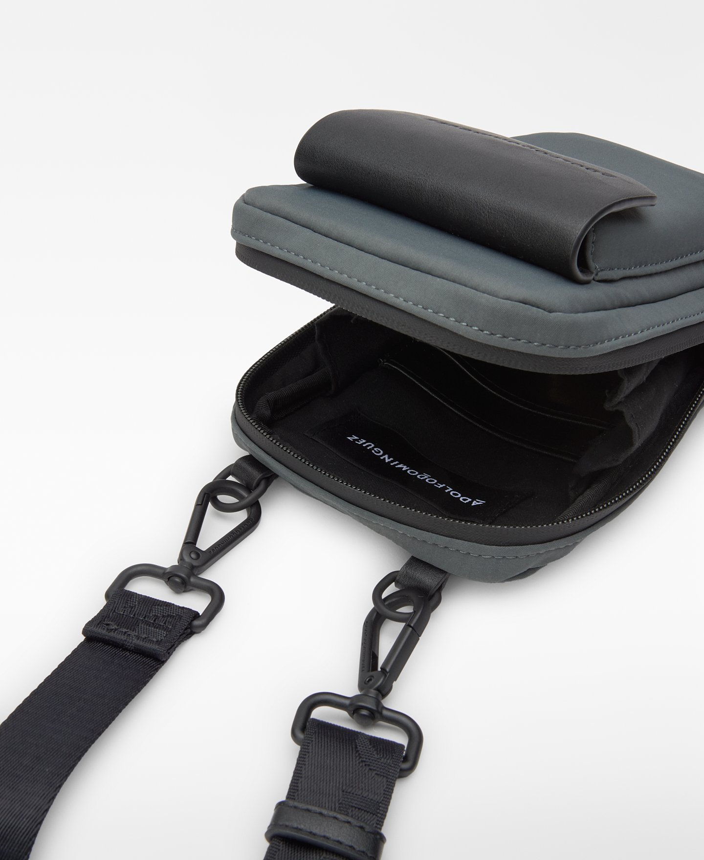 Nylon mobile phone holder man image number 3