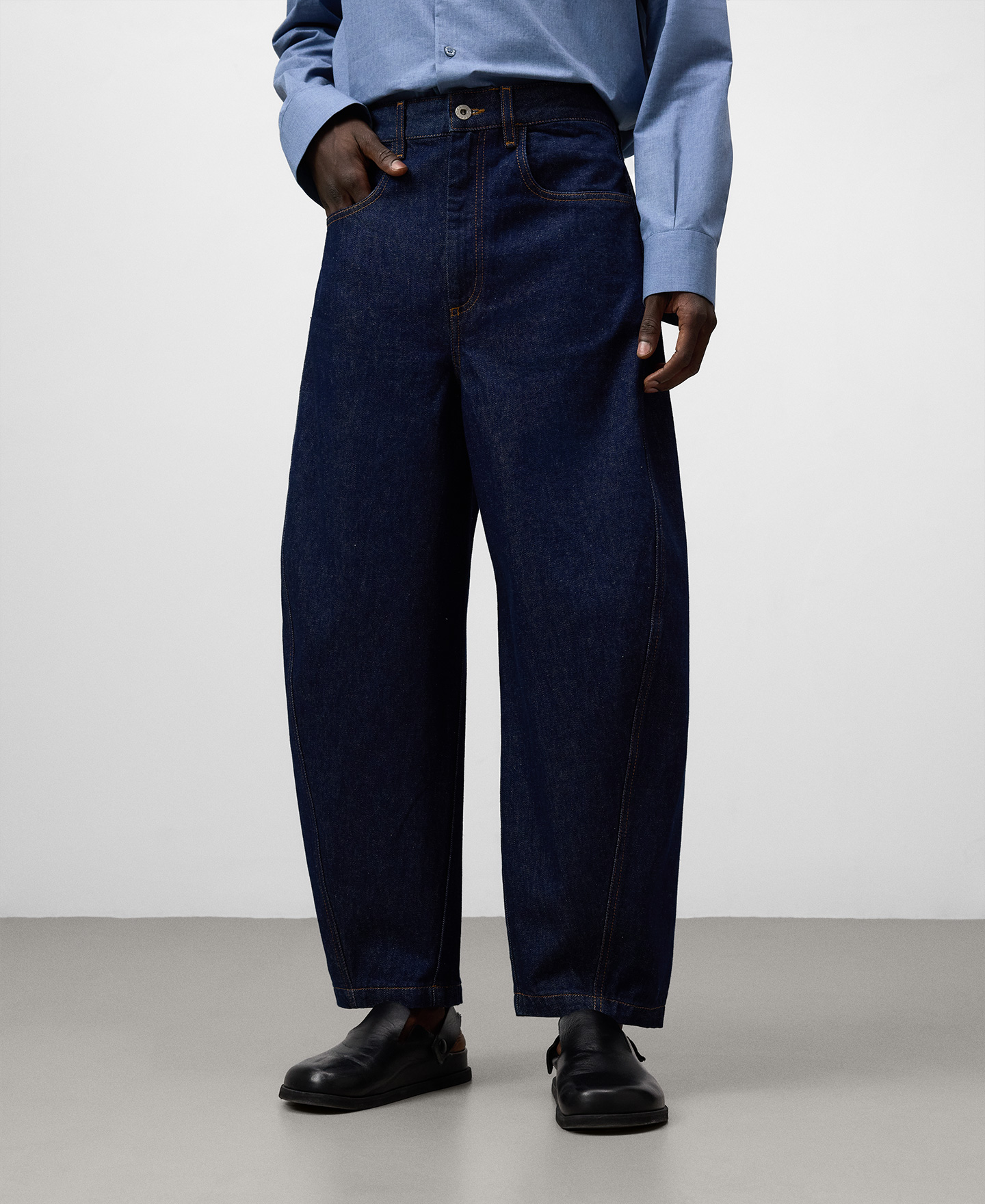 Cotton denim barrel fit trousers man image number 0