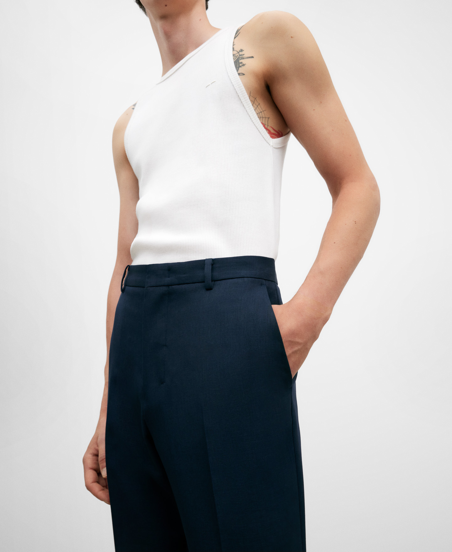 Pantalón sastre azul regular fit hombre image number 3
