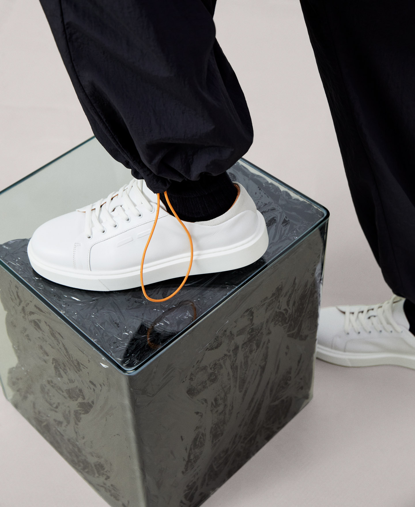 Responsible basic leather sneaker image number 3