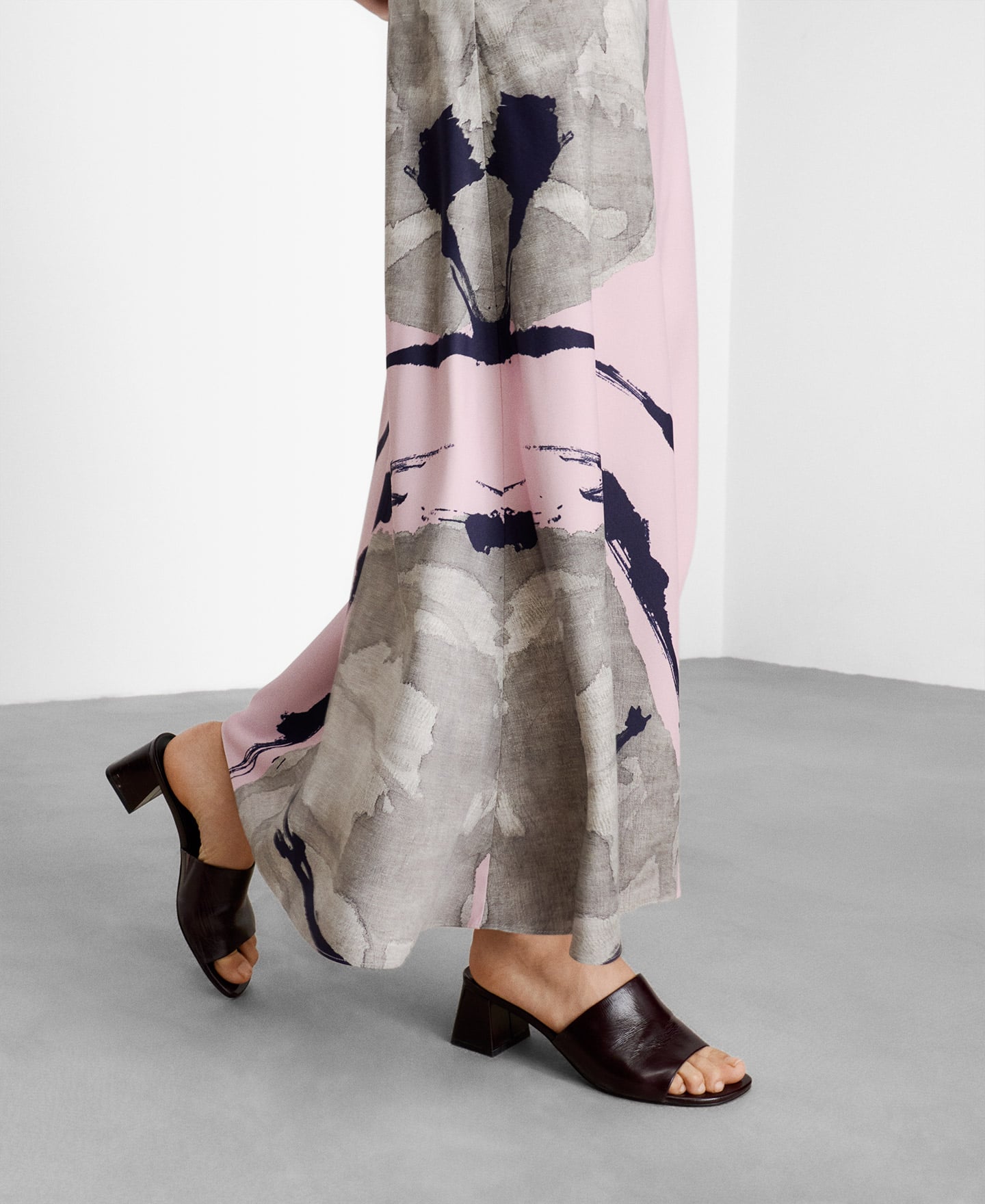 Printed satin skirt image number 3