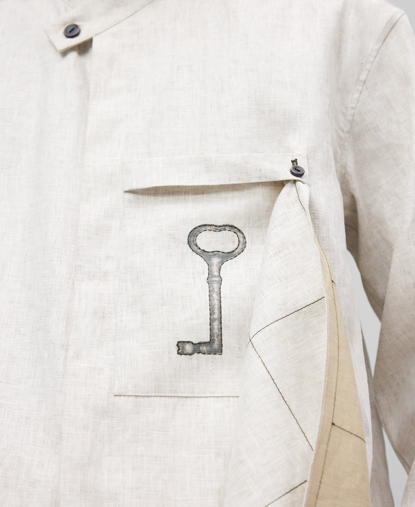 European linen printed key shirt man image number 4