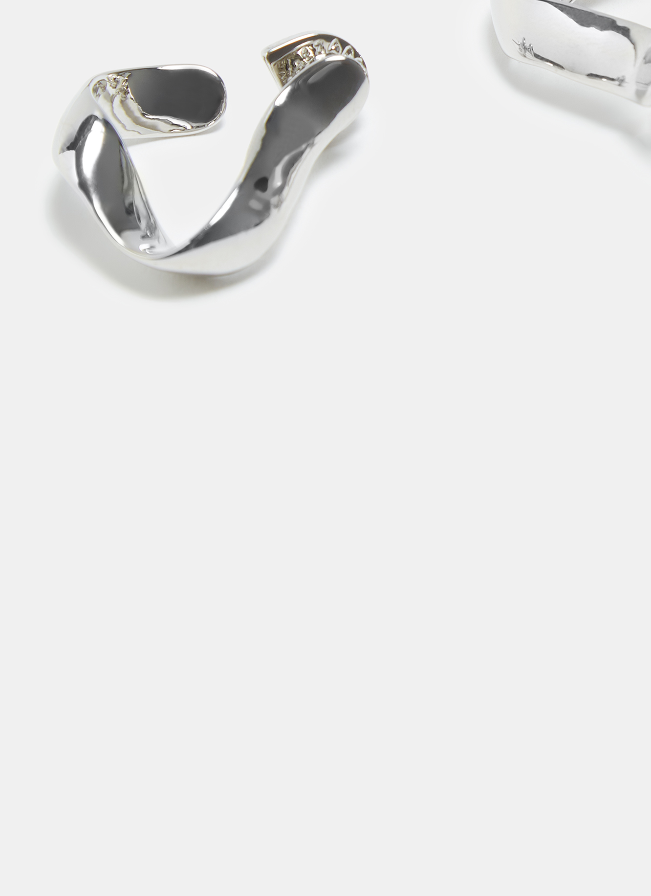 Pendientes de metal circular torneado image number 3