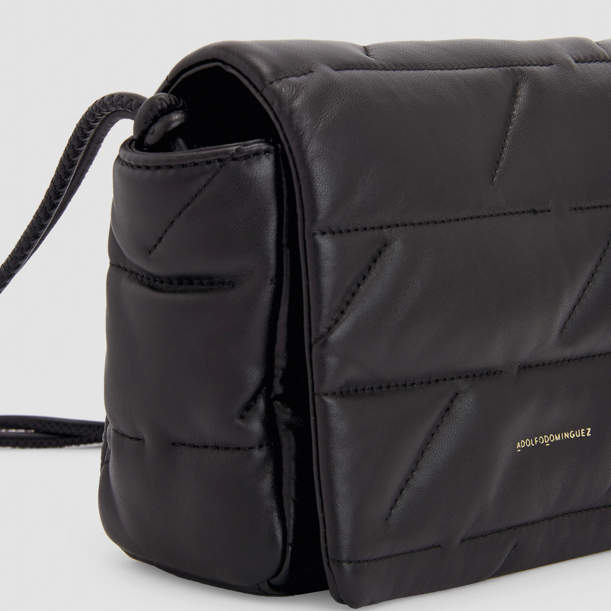 Deconstructed logo nappa shoulder bag image number 3