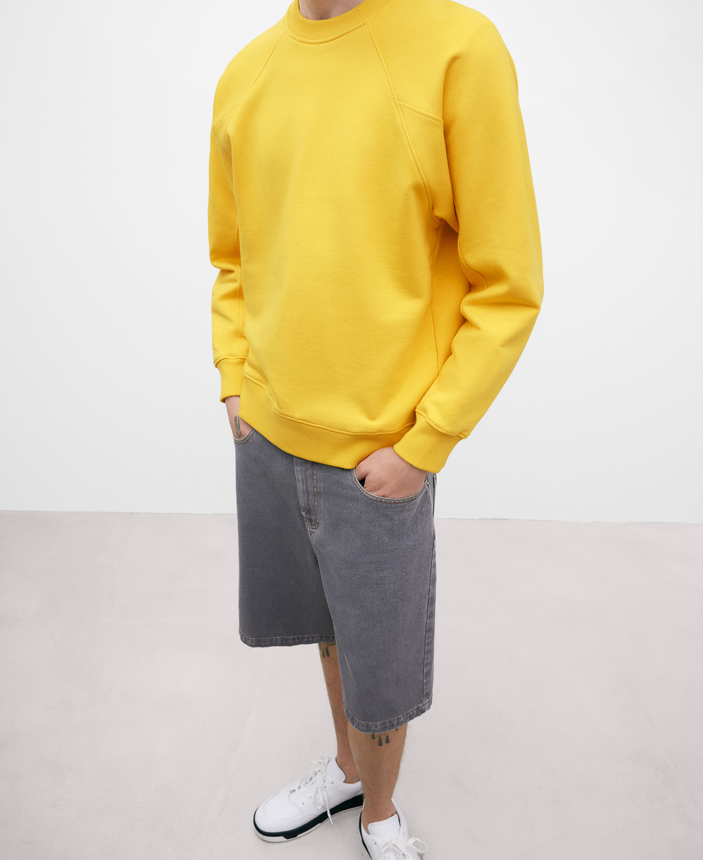 Sudadera amarilla en algodón image number 4