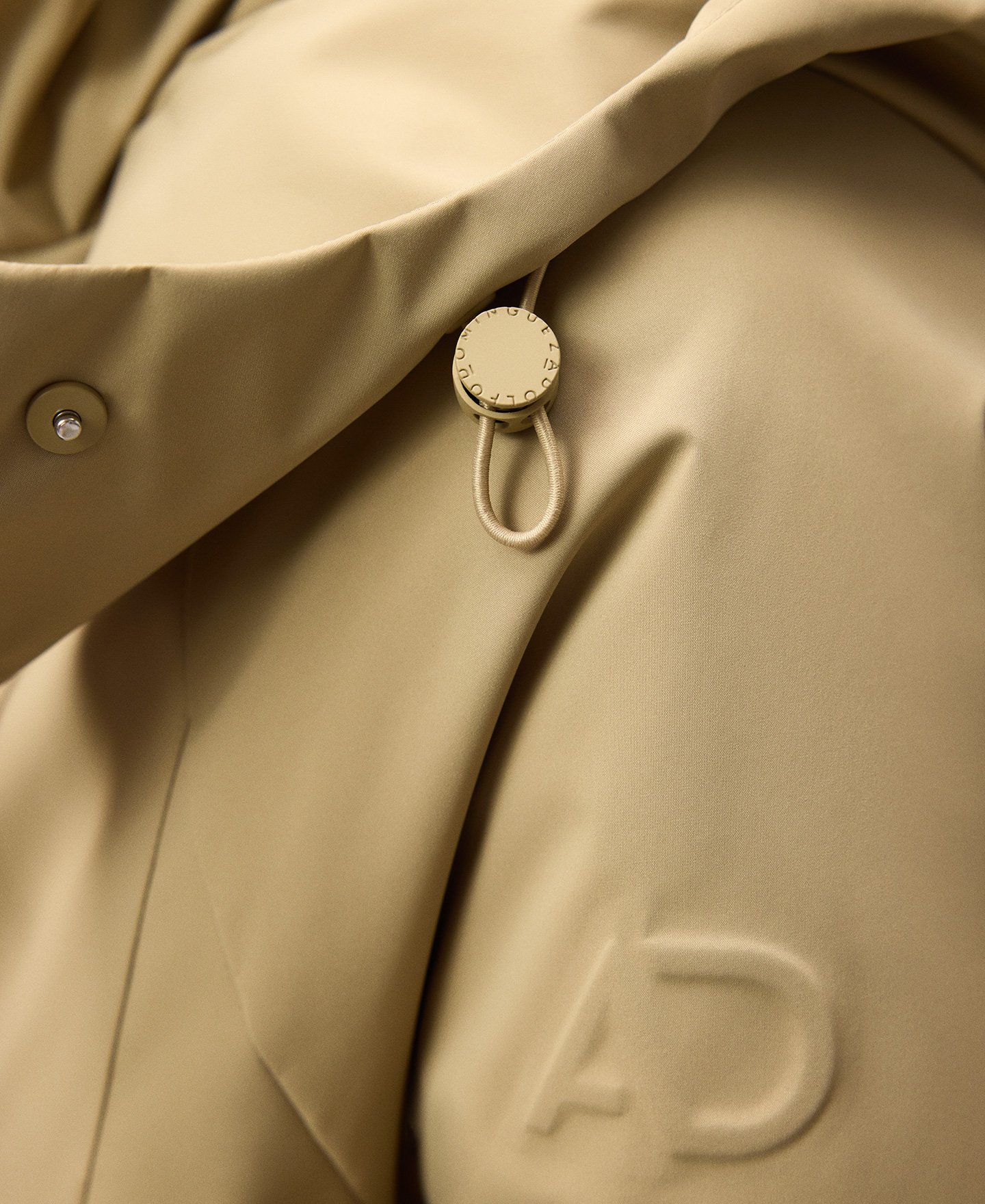 Parka corta con capucha mujer image number 3